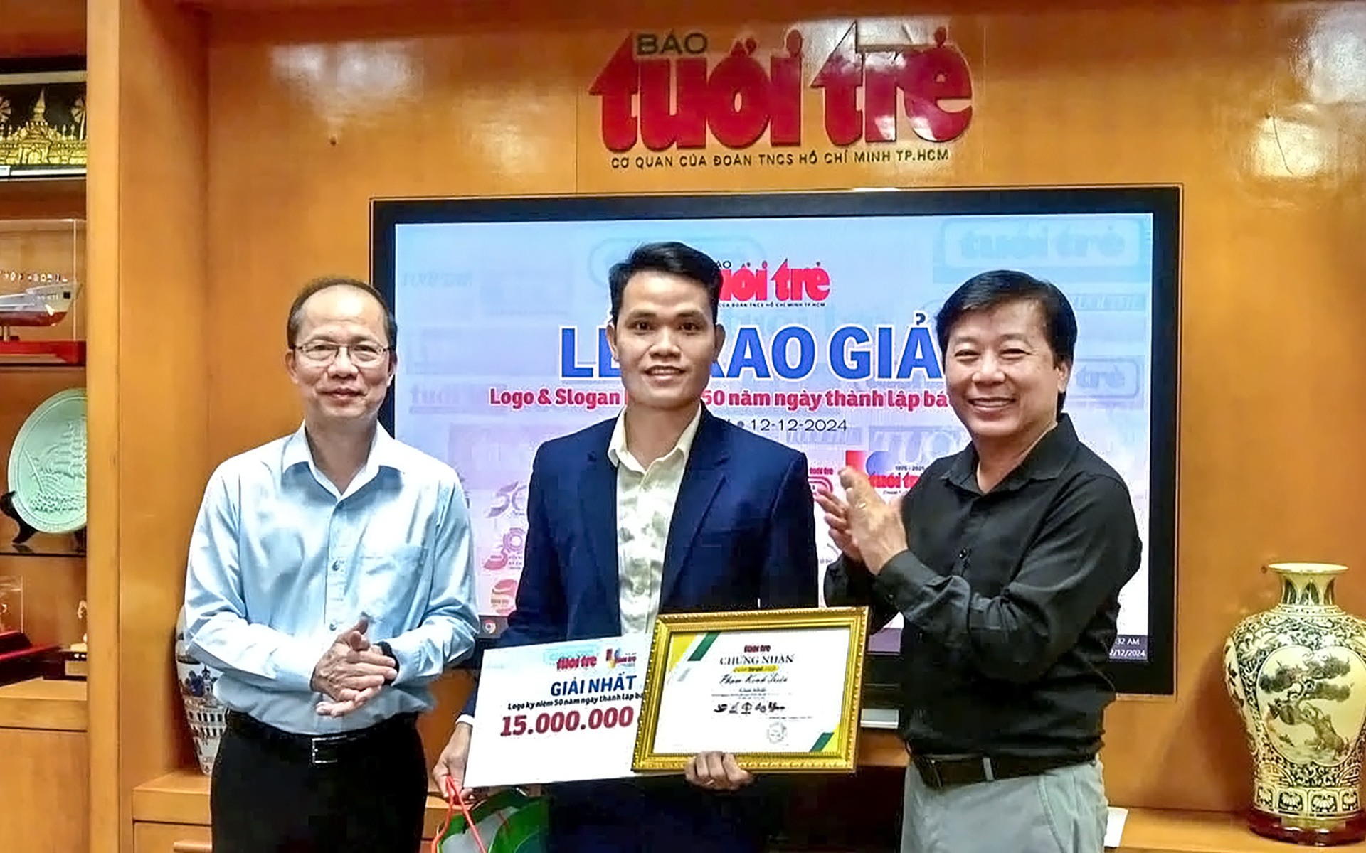 Trao giải cuộc thi thiết kế logo và ý tưởng slogan kỷ niệm 50 năm thành lập Tuổi Trẻ - Ảnh 1. Trao giải cuộc thi thiết kế logo và ý tưởng slogan kỷ niệm 50 năm thành lập Tuổi Trẻ - Ảnh 1.