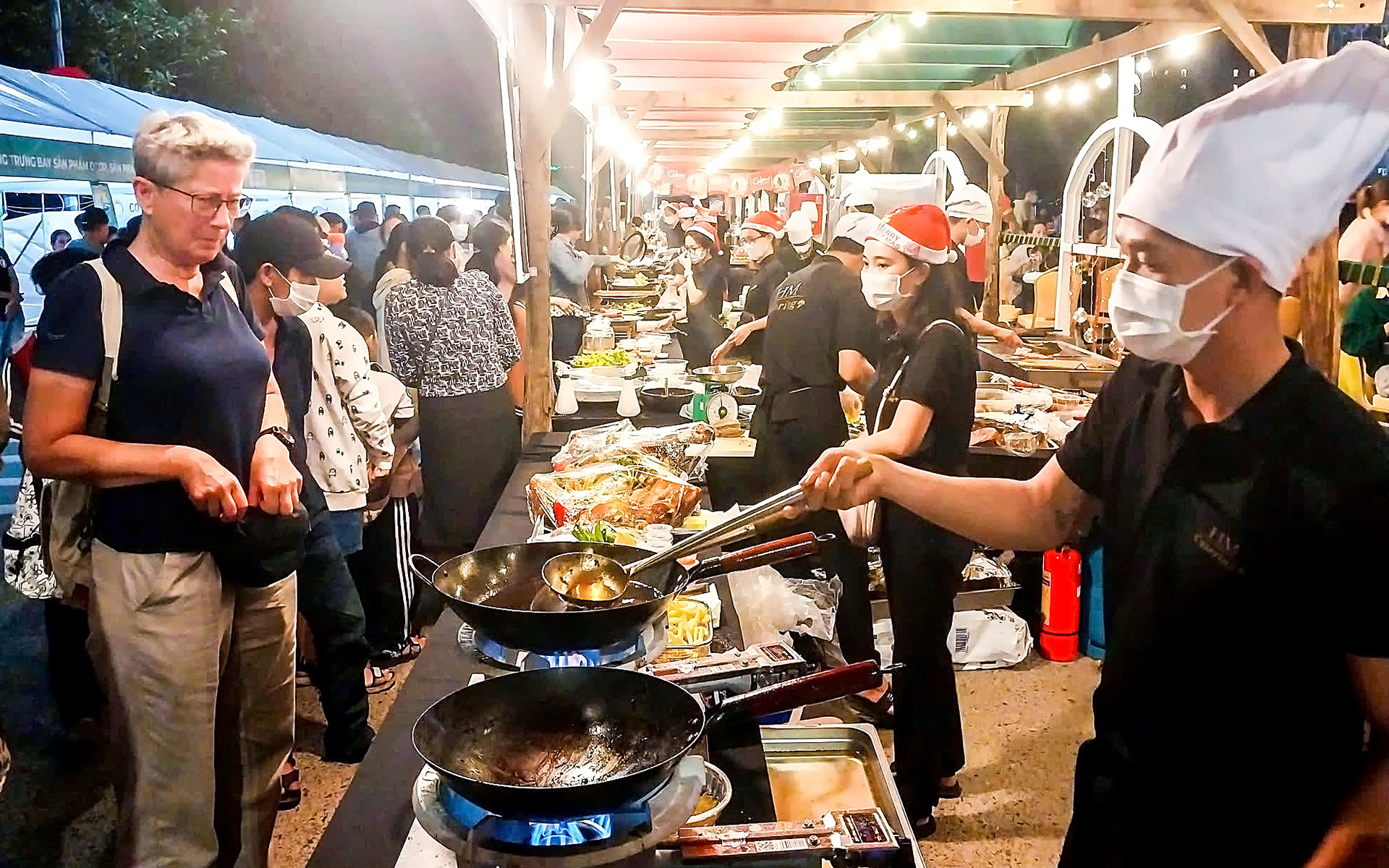 Kinh tế đêm, động lực tăng trưởng chưa được khai thác hết - Ảnh 5. Kinh tế đêm, động lực tăng trưởng chưa được khai thác hết - Ảnh 2.