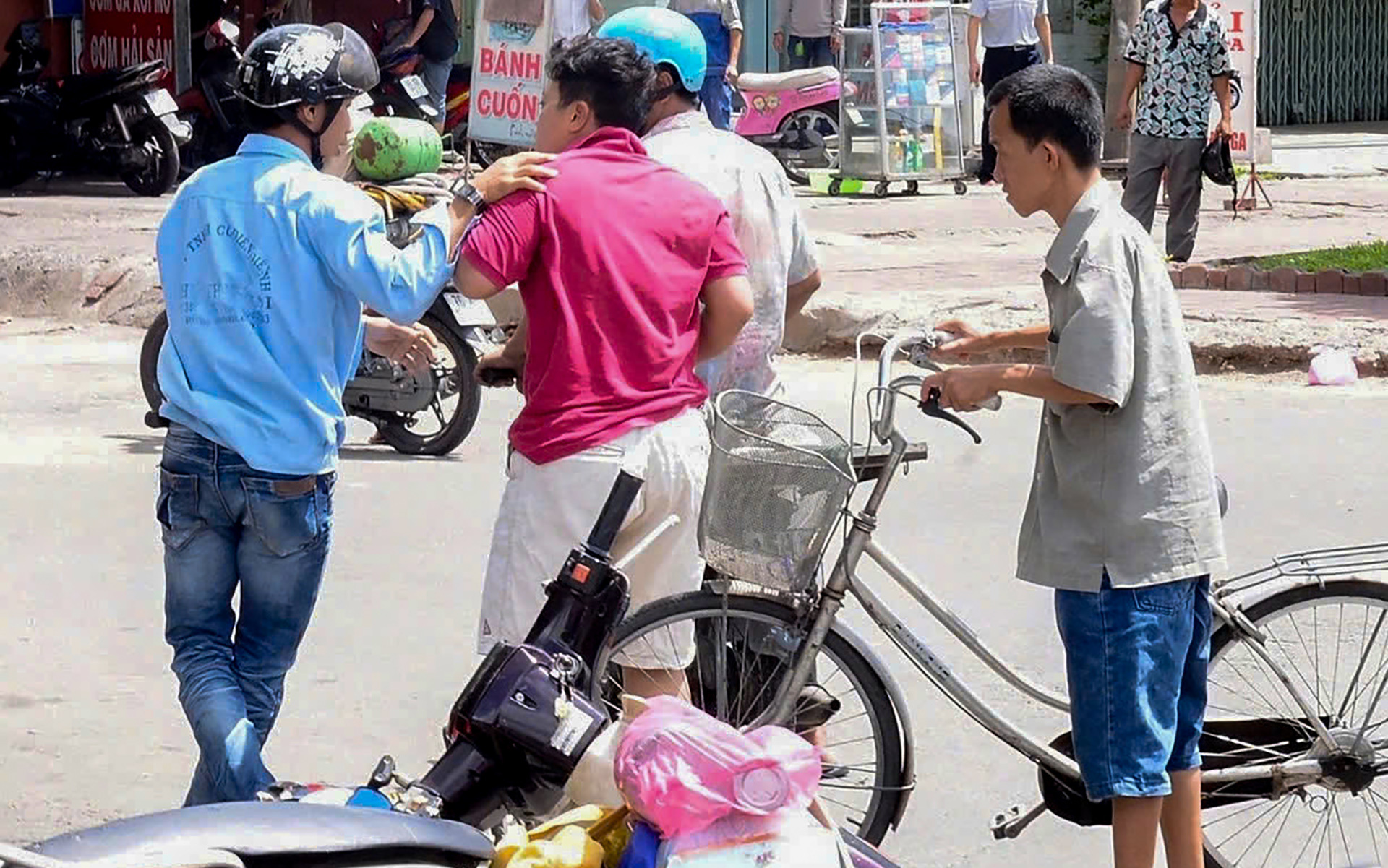 Đâu phải kẻ chạy lại nào cũng không nỡ đánh - Ảnh 1. Đâu phải kẻ chạy lại nào cũng không nỡ đánh - Ảnh 1.