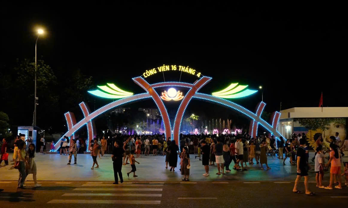 Điểm sáng phát triển kinh tế đêm ở Phan Rang – Tháp Chàm - Ảnh 2. Điểm sáng phát triển kinh tế đêm ở Phan Rang - Tháp Chàm - Ảnh 2.