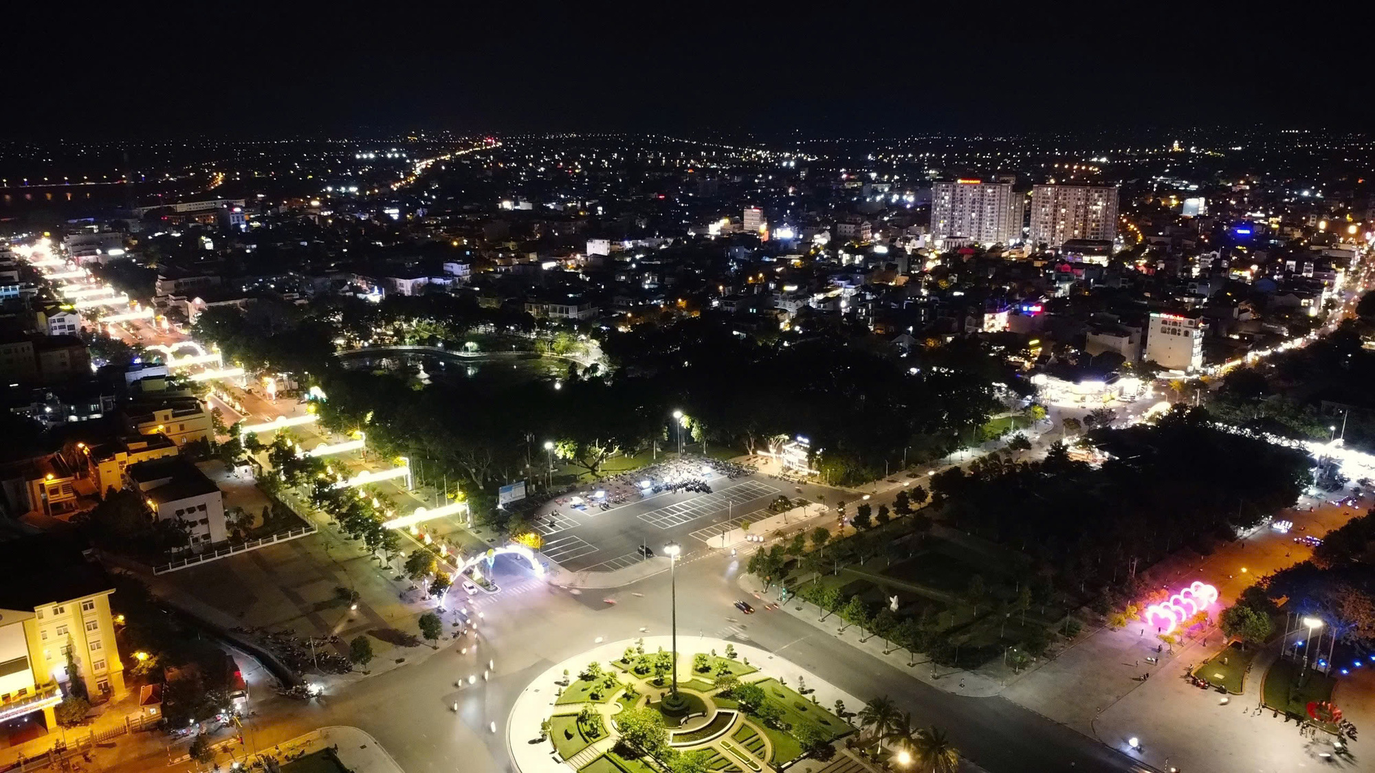 Điểm sáng phát triển kinh tế đêm ở Phan Rang – Tháp Chàm - Ảnh 4. Kinh tế đêm 'thắp sáng' Phan Rang - Tháp Chàm, du khách khen hết lời - Ảnh 4.