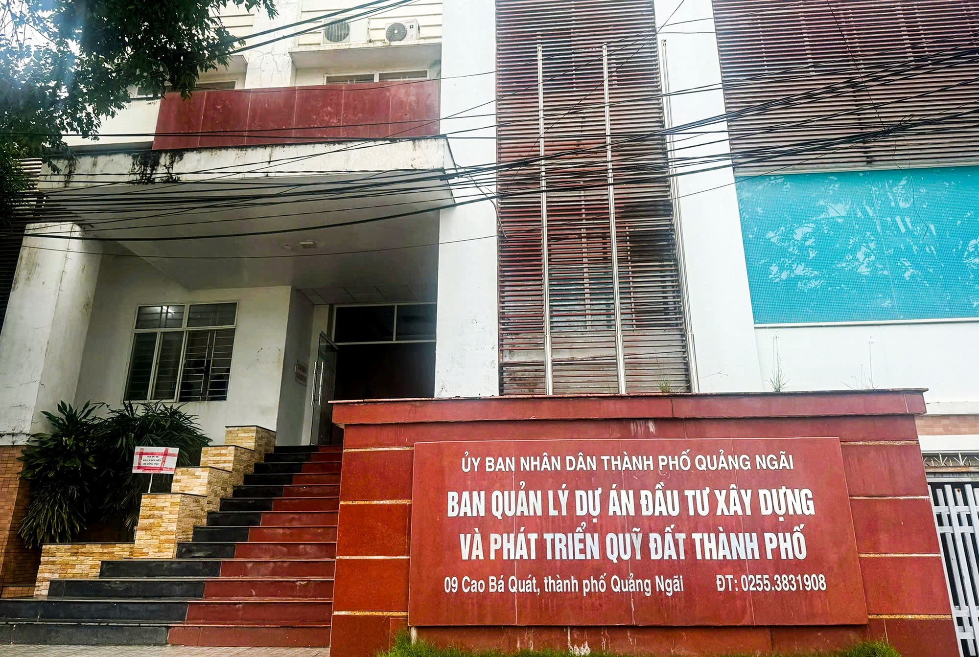 Bốn nhà thầu bị cấm tham gia đấu thầu tại Quảng Ngãi vì gian dối hồ sơ bằng đại học - Ảnh 1. Bốn nhà thầu bị cấm tham gia đấu thầu tại TP Quảng Ngãi vì gian dối hồ sơ - Ảnh 1.
