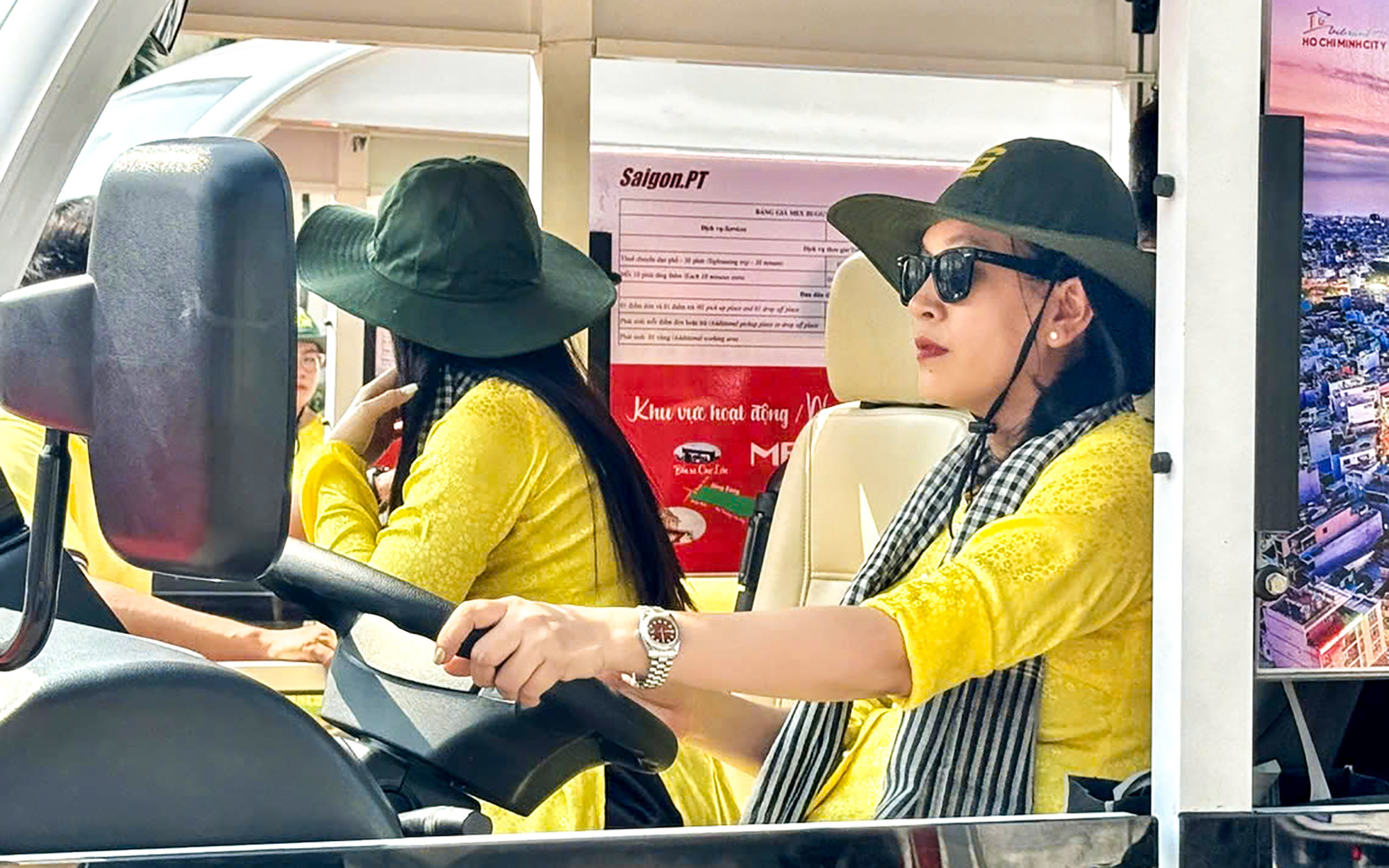 Đề xuất cho xe điện bốn bánh tiếp tục hoạt động để chở khách kết nối metro số 1 - Ảnh 1. Đề xuất cho xe điện bốn bánh tiếp tục hoạt động để chở khách kết nối metro số 1 - Ảnh 1.
