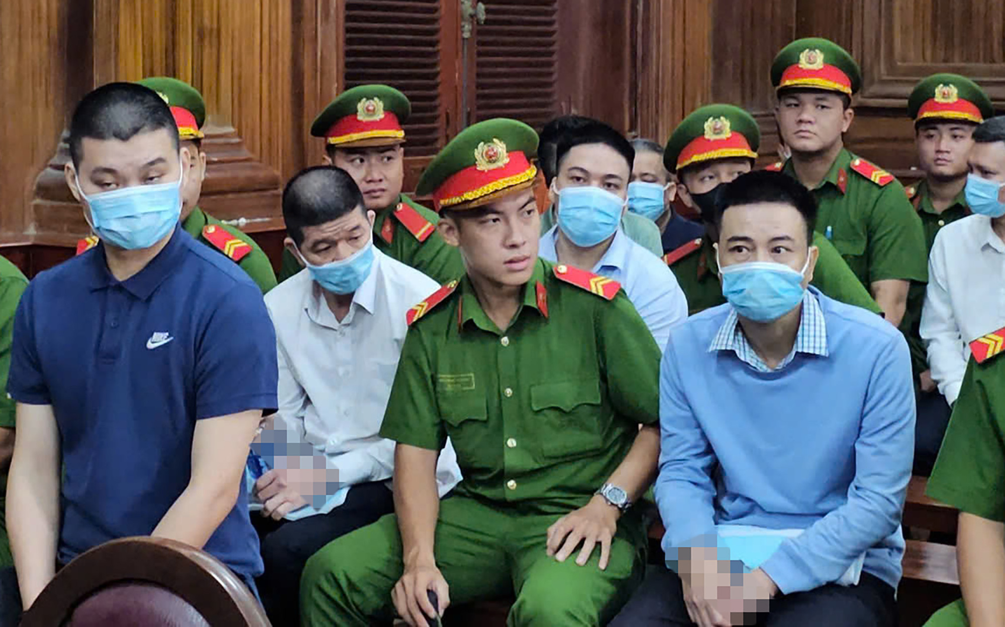 Tiếp tay mua bán hóa đơn khống 14.000 tỉ, nhiều cựu cán bộ thuế nhận án tù - Ảnh 1. Tiếp tay mua bán hóa đơn khống 14.000 tỉ, nhiều cựu cán bộ thuế nhận án tù - Ảnh 1.