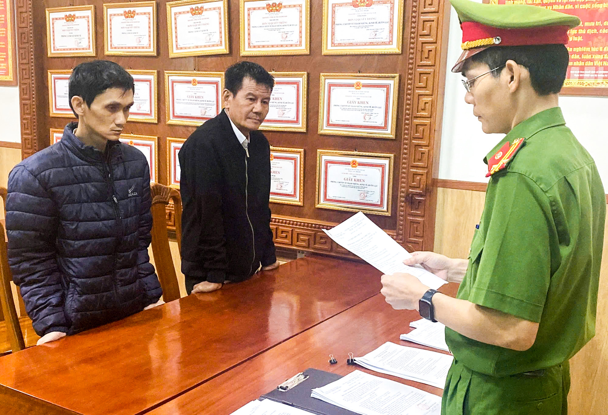 Làm giả hàng chục hóa đơn để dự thầu, 2 cựu lãnh đạo công ty bị khởi tố - Ảnh 1. Làm giả hàng chục hóa đơn để dự thầu, 2 cựu lãnh đạo công ty bị khởi tố - Ảnh 1.