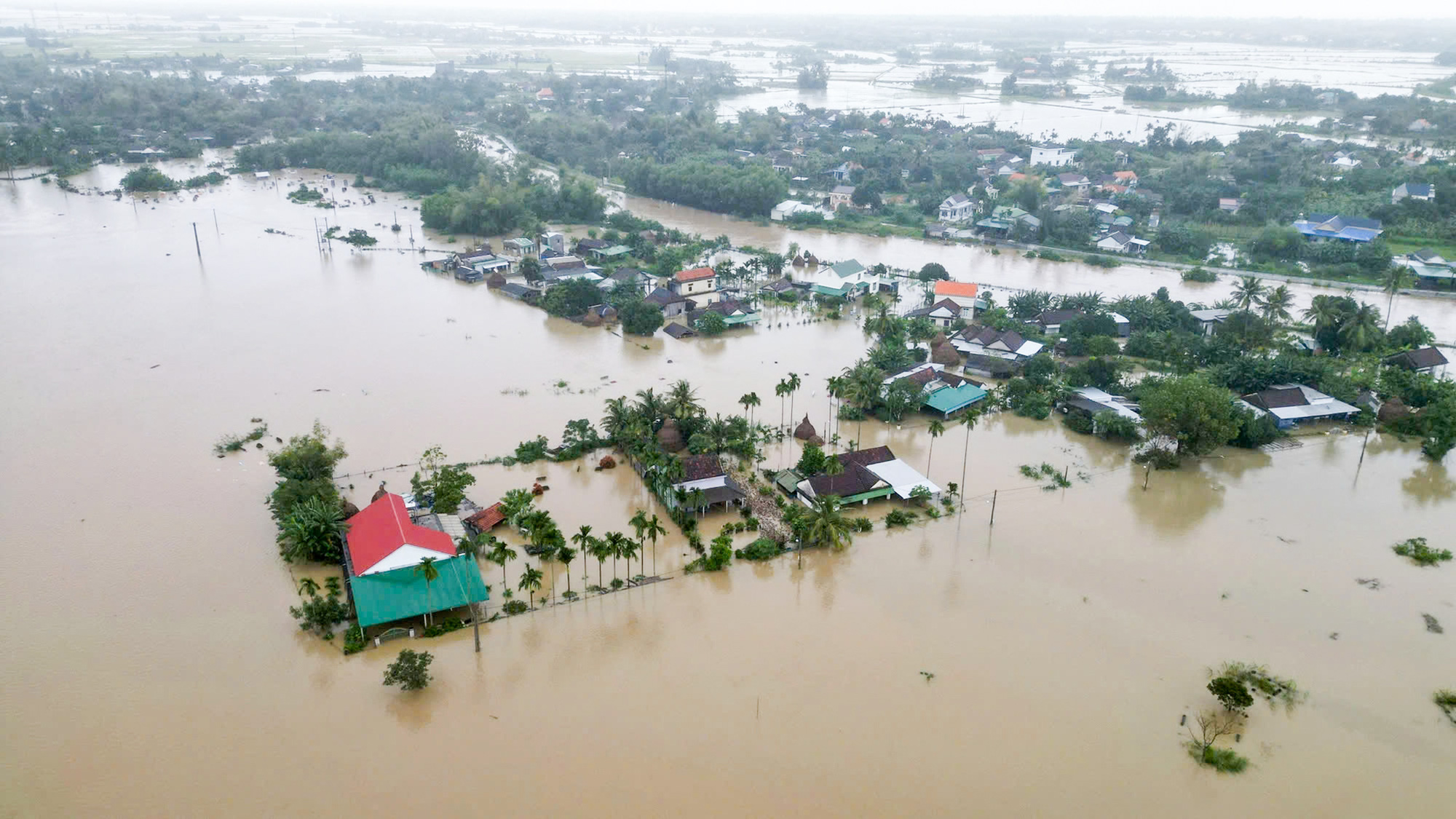 Thời tiết hôm nay 27-12: Thừa Thiên Huế đến Phú Yên mưa rất to - Ảnh 1. Thời tiết hôm nay 27-12: Thừa Thiên Huế đến Phú Yên mưa rất to - Ảnh 1.