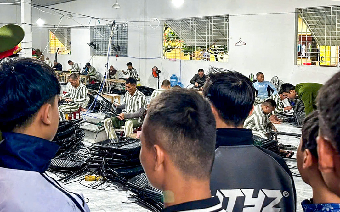 Chuyến trải nghiệm 'độc lạ' của thanh thiếu niên 'chậm tiến' tại trại giam - Ảnh 1. Chuyến trải nghiệm “độc lạ” của thanh thiếu niên ‘chậm tiến’ tại trại giam - Ảnh 1.