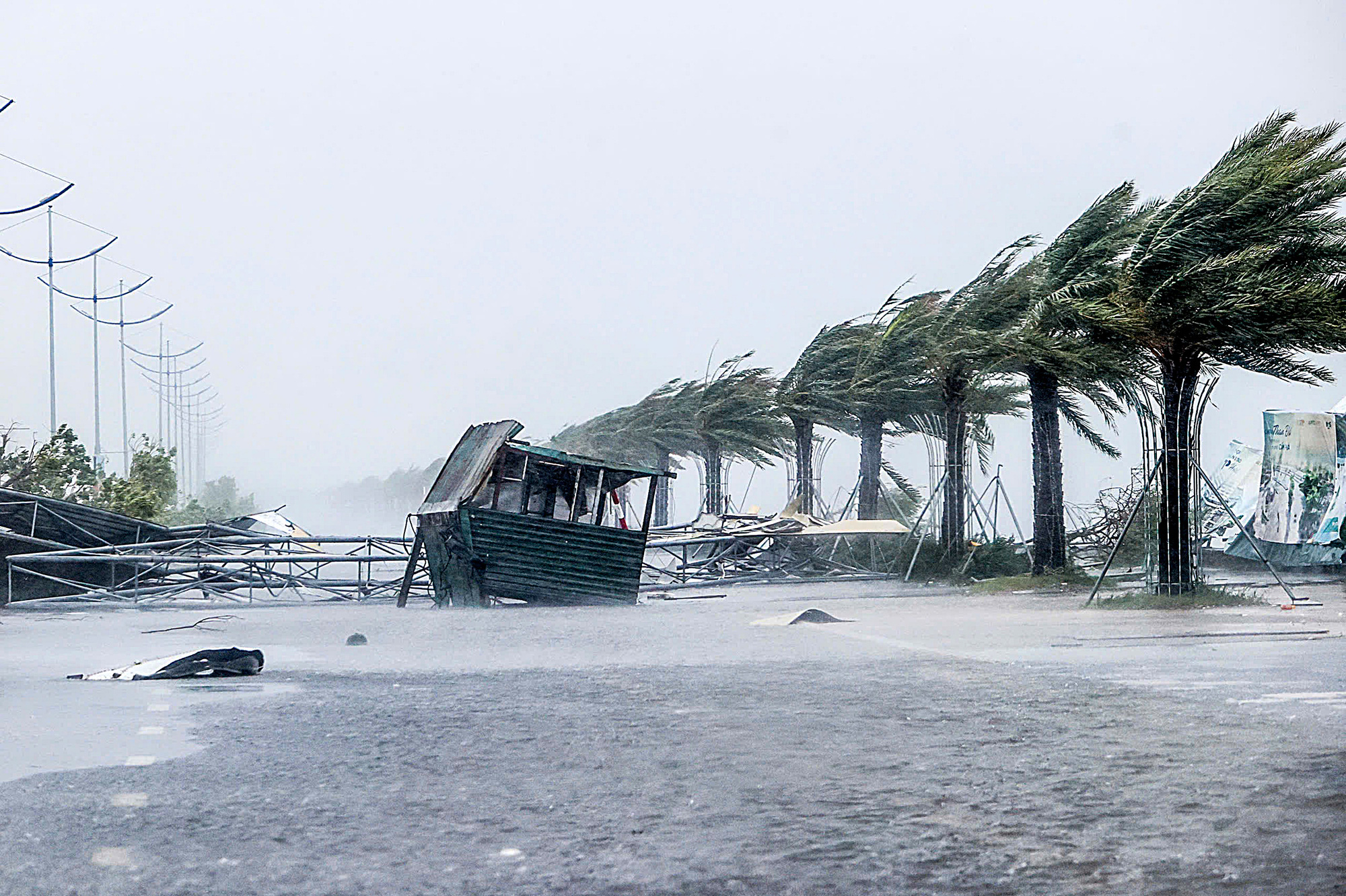 El Nino duy trì mức rất mạnh, miền Trung nguy cơ thiếu mưa giữa mùa mưa, bão khả năng ít hơn - Ảnh 1.