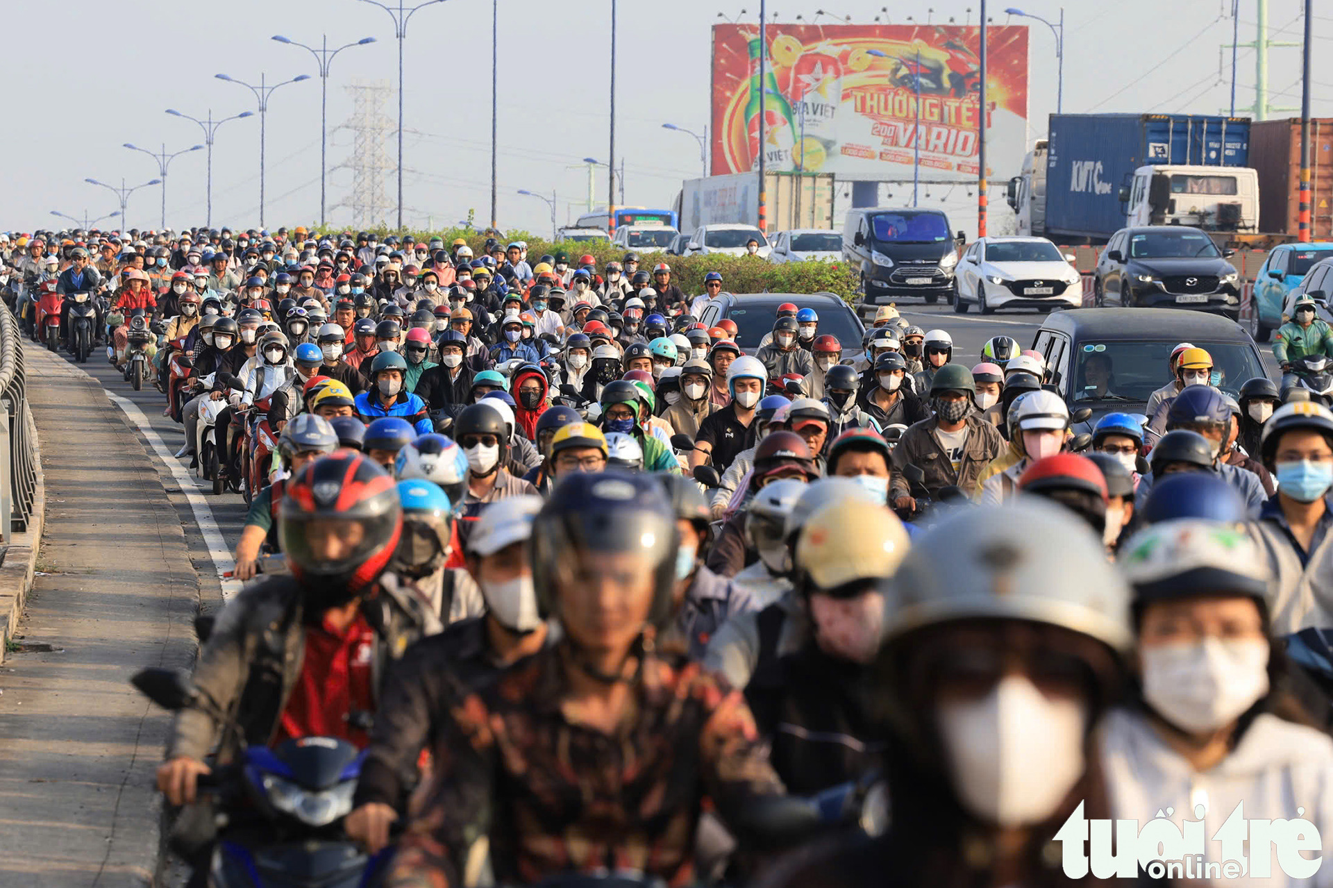 Lạc trong dòng xe đông đúc cuối năm - Ảnh 3.