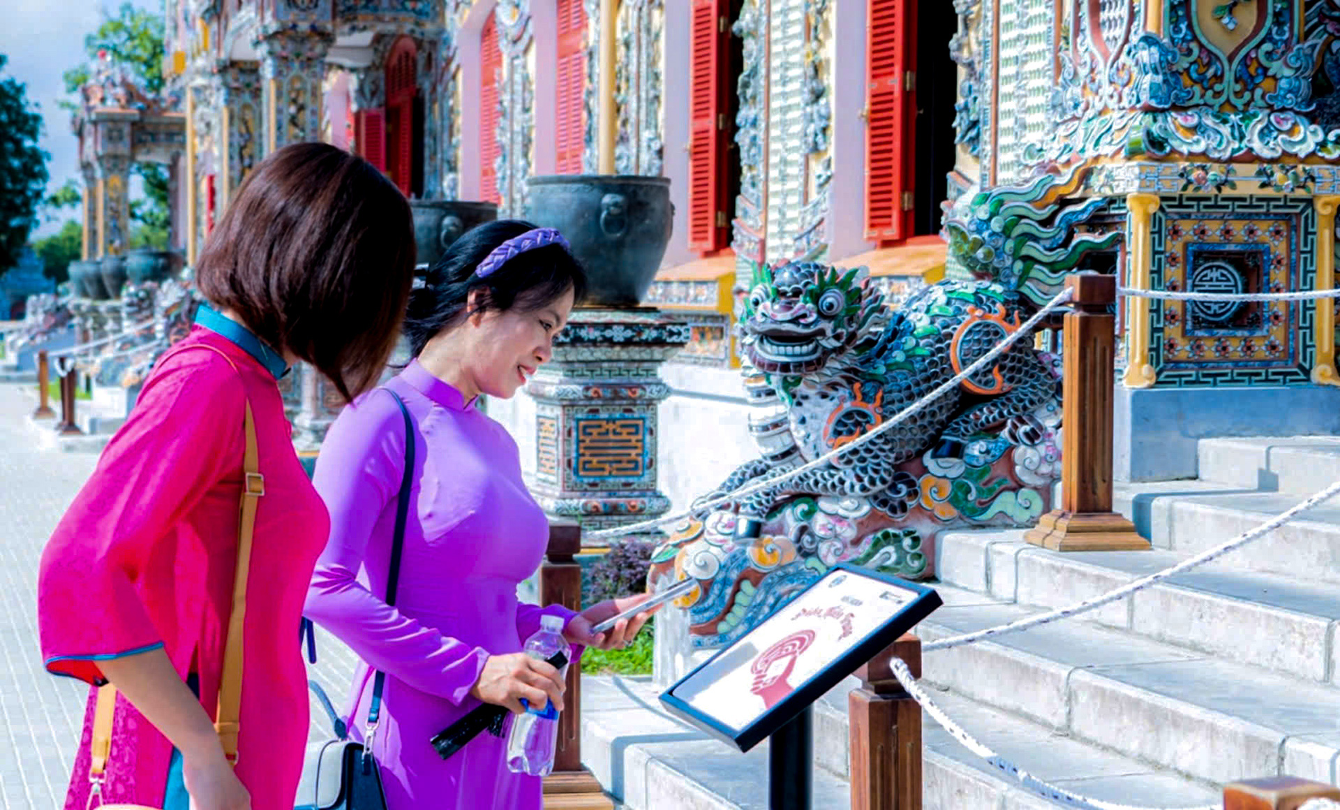 Huế thúc đẩy du lịch văn hoá với mạng lưới trạm tương tác thông minh - Ảnh 1. Huế thúc đẩy du lịch văn hoá với mạng lưới trạm tương tác thông minh - Ảnh 1.