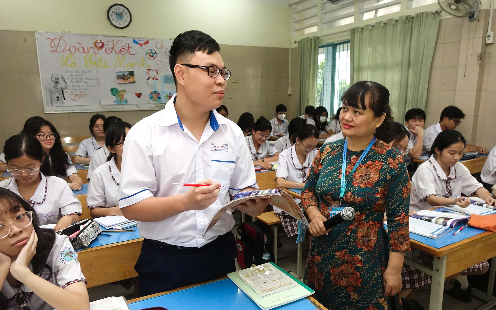 Tiếng Anh là ngôn ngữ thứ 2 trong nhà trường: Phải có sự đồng thuận, tự nguyện - Ảnh 1. Tiếng Anh là ngôn ngữ thứ 2 trong nhà trường: Phải có sự đồng thuận, tự nguyện - Ảnh 1.