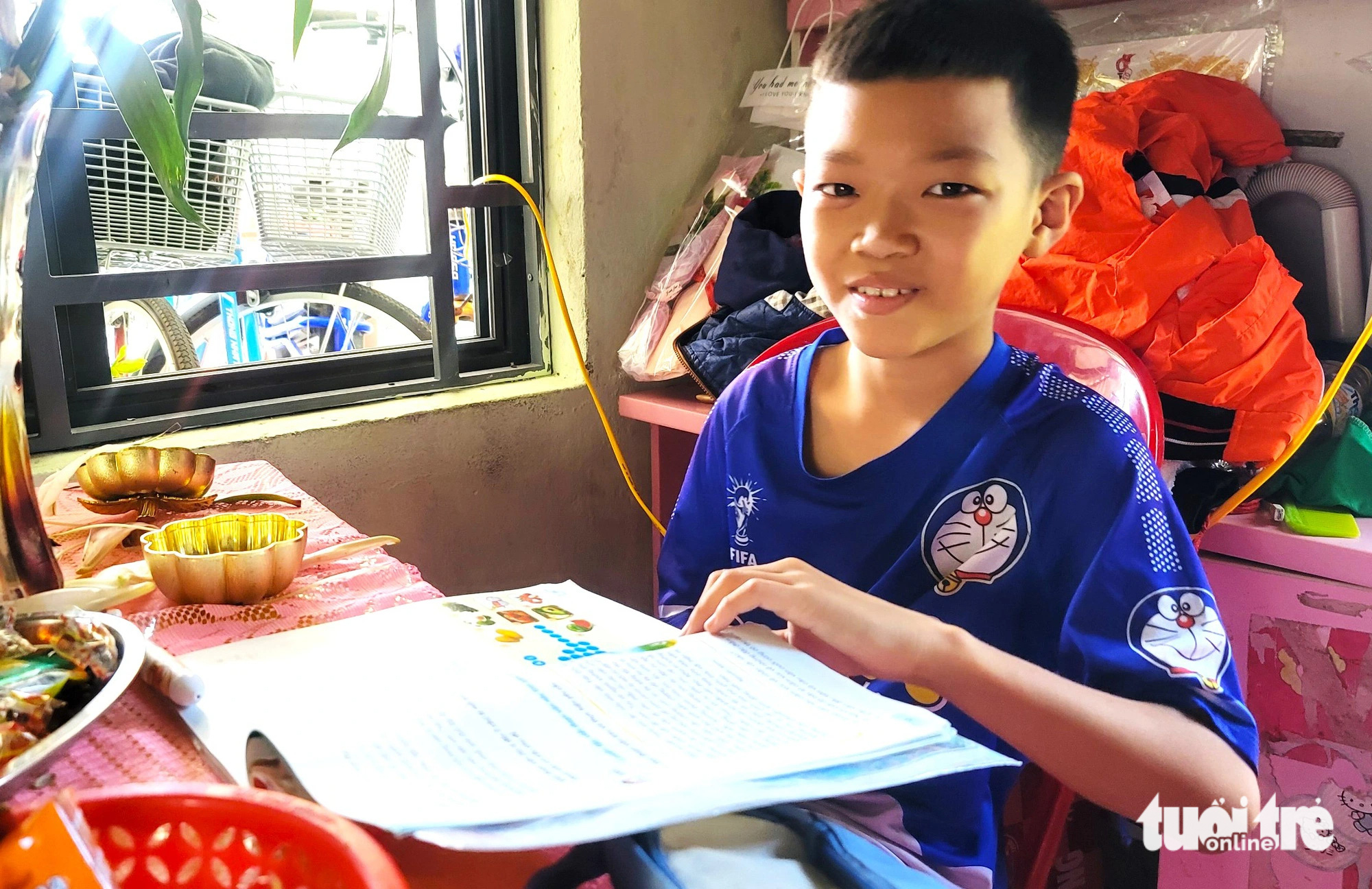Cạu bé hiếu thảo Võ Nguyễn Thái Bảo (10 tuổi, khu phố Mỹ Hòa, phường Hòa Hiệp Bắc, thị xã Đông Hòa) đã trở về nhà sau khi đạp xe tìm mẹ - Ảnh: NGUYỄN HOÀNG Cậu bé hiếu thảo Võ Nguyễn Thái Bảo (10 tuổi, khu phố Mỹ Hòa, phường Hòa Hiệp Bắc, thị xã Đông Hòa) đã trở về nhà sau khi đạp xe tìm mẹ - Ảnh: NGUYỄN HOÀNG