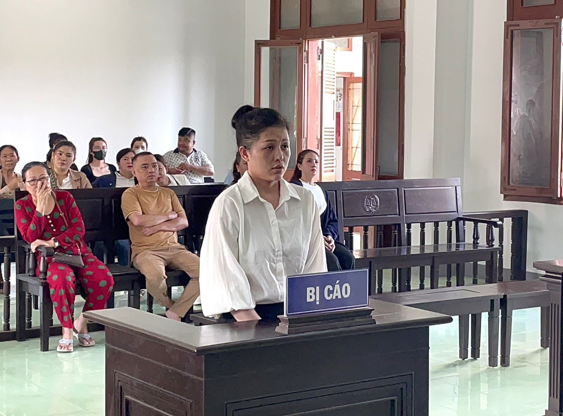 Bị cáo Nguyễn Phạm Tiểu My (35 tuổi, trú TP Tuy Hòa, tỉnh Phú Yên) bị TAND tỉnh Phú Yên tuyên tù chung thân về tội Bị cáo Nguyễn Phạm Tiểu My (35 tuổi, trú TP Tuy Hòa, tỉnh Phú Yên) bị TAND tỉnh Phú Yên tuyên án tù chung thân về tội