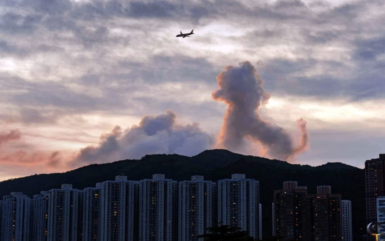 Bí ẩn sau đám mây hình chú chó ở Hong Kong