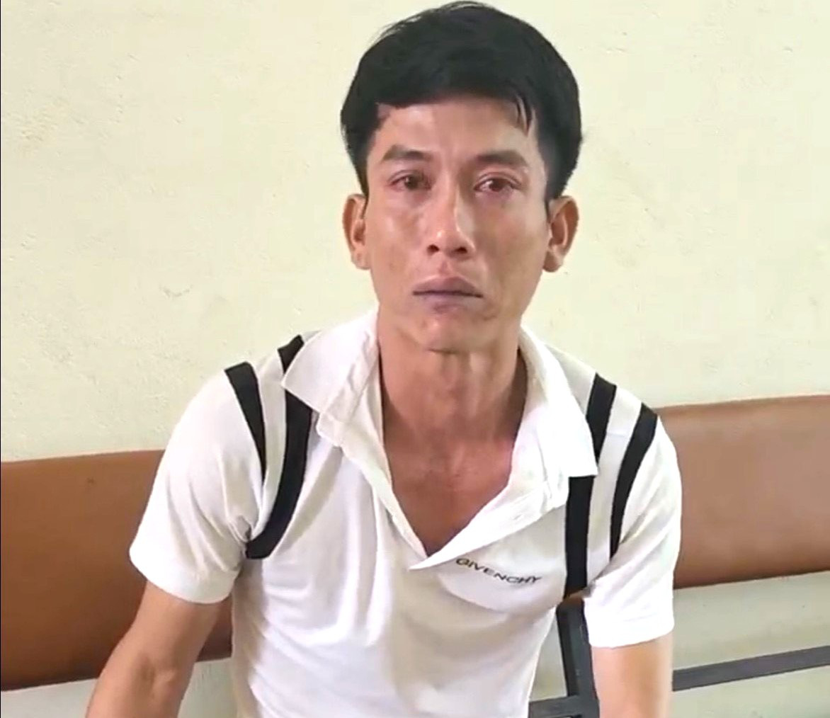 Phạm Ngọc Mỹ (33 tuổi. trú tỉnh Ninh Thuận) đã Đột nhập từ mái nhà trộm hàng chục điện thoại - Ảnh: S.Đ. Phạm Ngọc Mỹ bị công an khởi tố, bắt tạm giam về tội