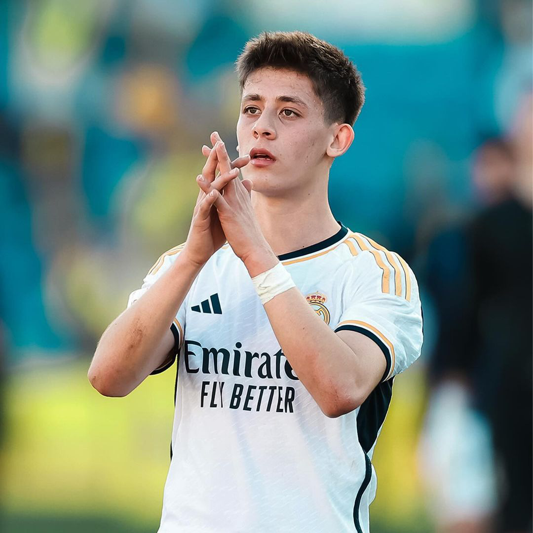 Phong cách thời trang ấn tượng của nam cầu thủ Arda Guler