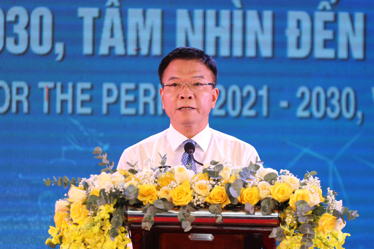 Quảng Trị đặt mục tiêu thành 'tỉnh khá' vào năm 2030- Ảnh 2. Phó thủ tướng Chính phủ Lê Thành Long nhấn mạnh Quảng Trị khẩn trương thực hiện quy hoạch tỉnh - Ảnh: HOÀNG TÁO