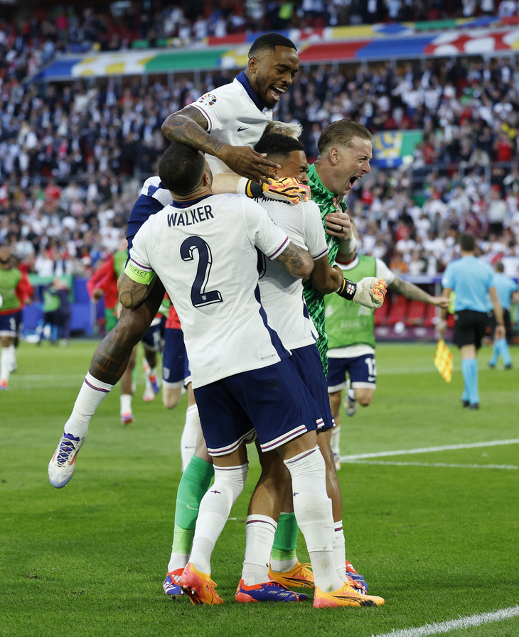 Vượt qua Thụy Sĩ, tuyển Anh giành vé vào bán kết Euro 2024 - Ảnh: REUTERS