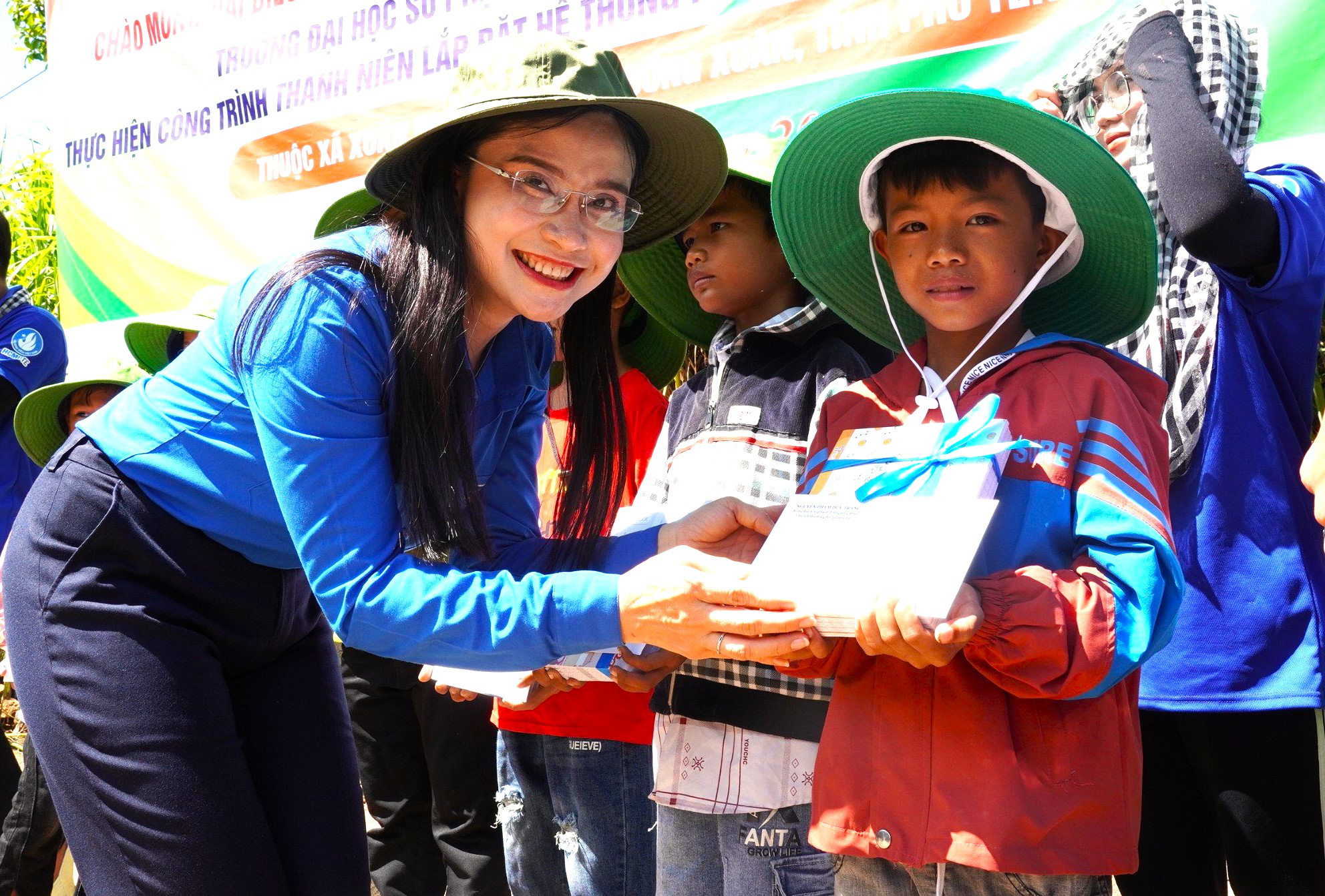 Sinh viên tình nguyện