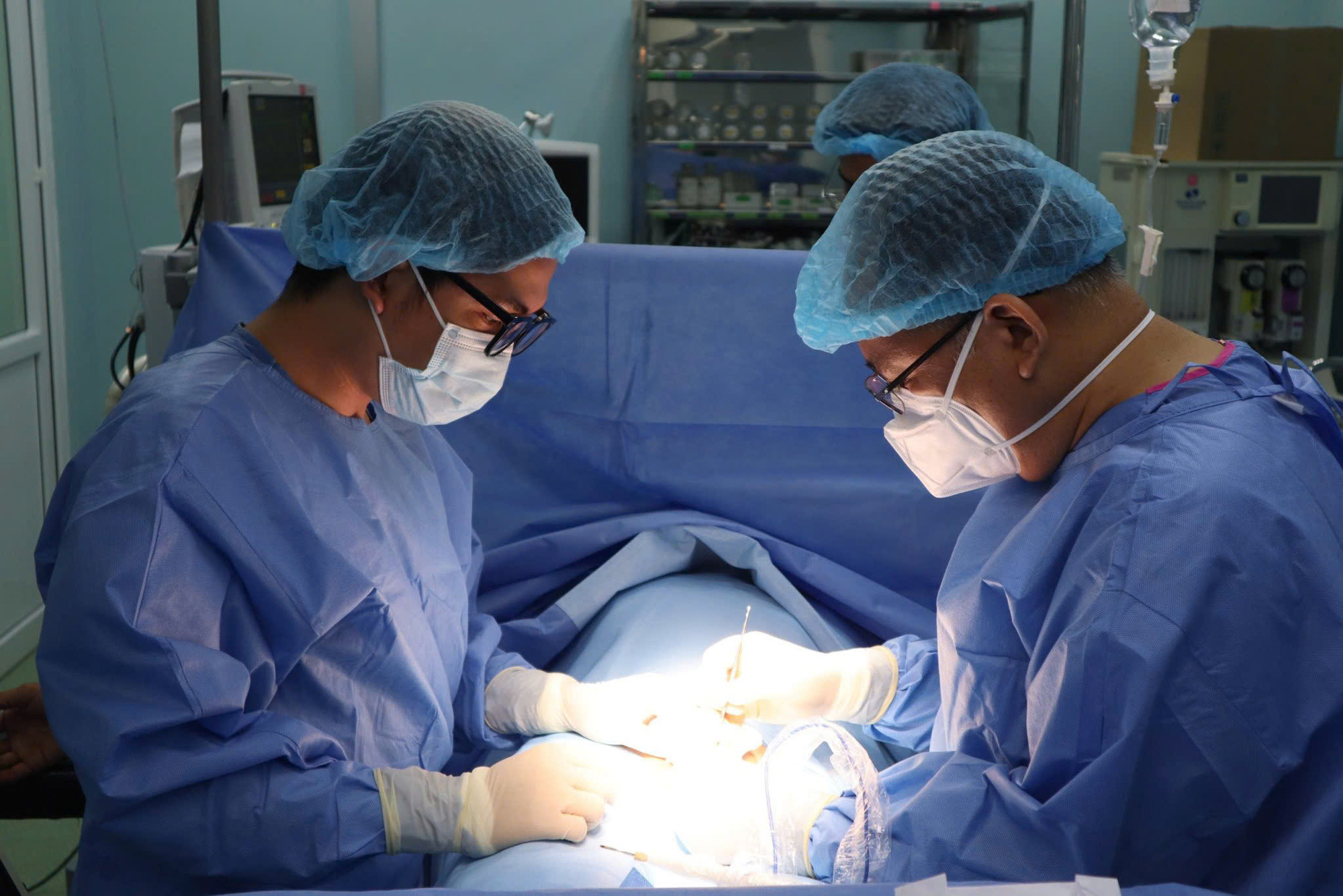 Ẩn tinh hoàn có thể gây vô sinh, ung thư: Bác sĩ chỉ rõ dấu hiệu nhận biết - Ảnh 1.
