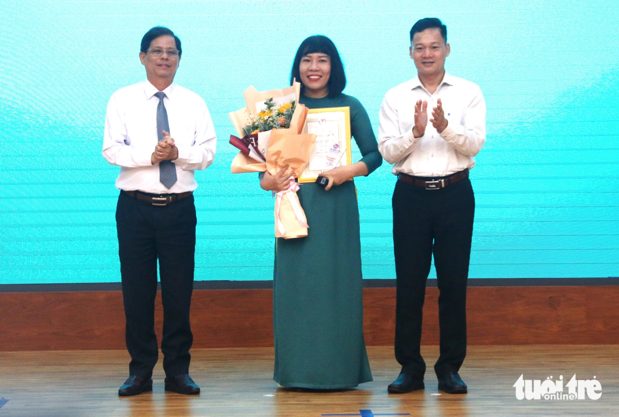 22 tác phẩm đoạt giải báo chí Nam Trung Bộ 2024 - Ảnh 1. Trao giải thưởng báo chí Nam Trung Bộ lần thứ nhất - Ảnh 1.