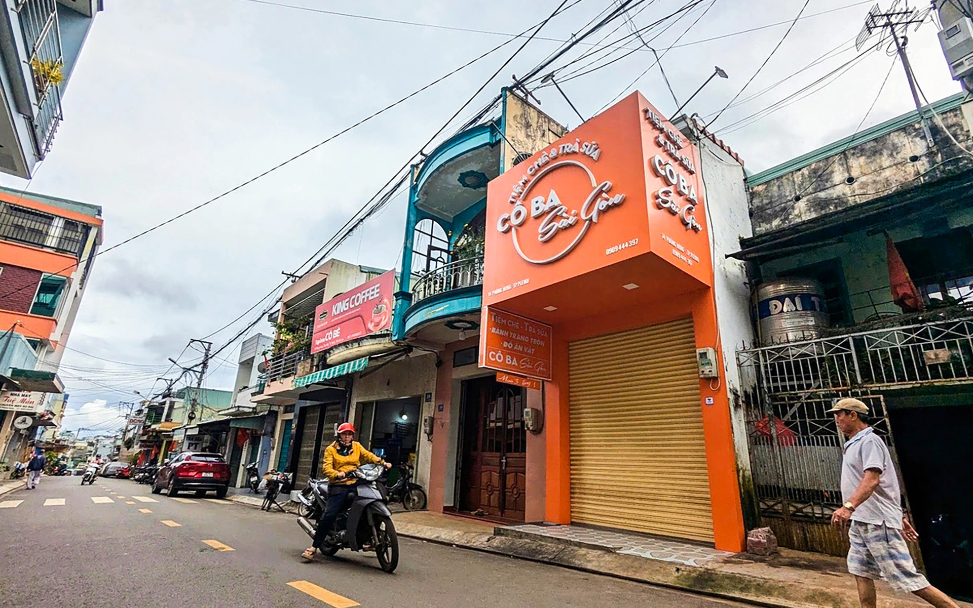 13 học sinh đau bụng, nôn 'nghi' ngộ độc sau khi uống trà sữa mua ở quán ngoài trường - Ảnh 1.