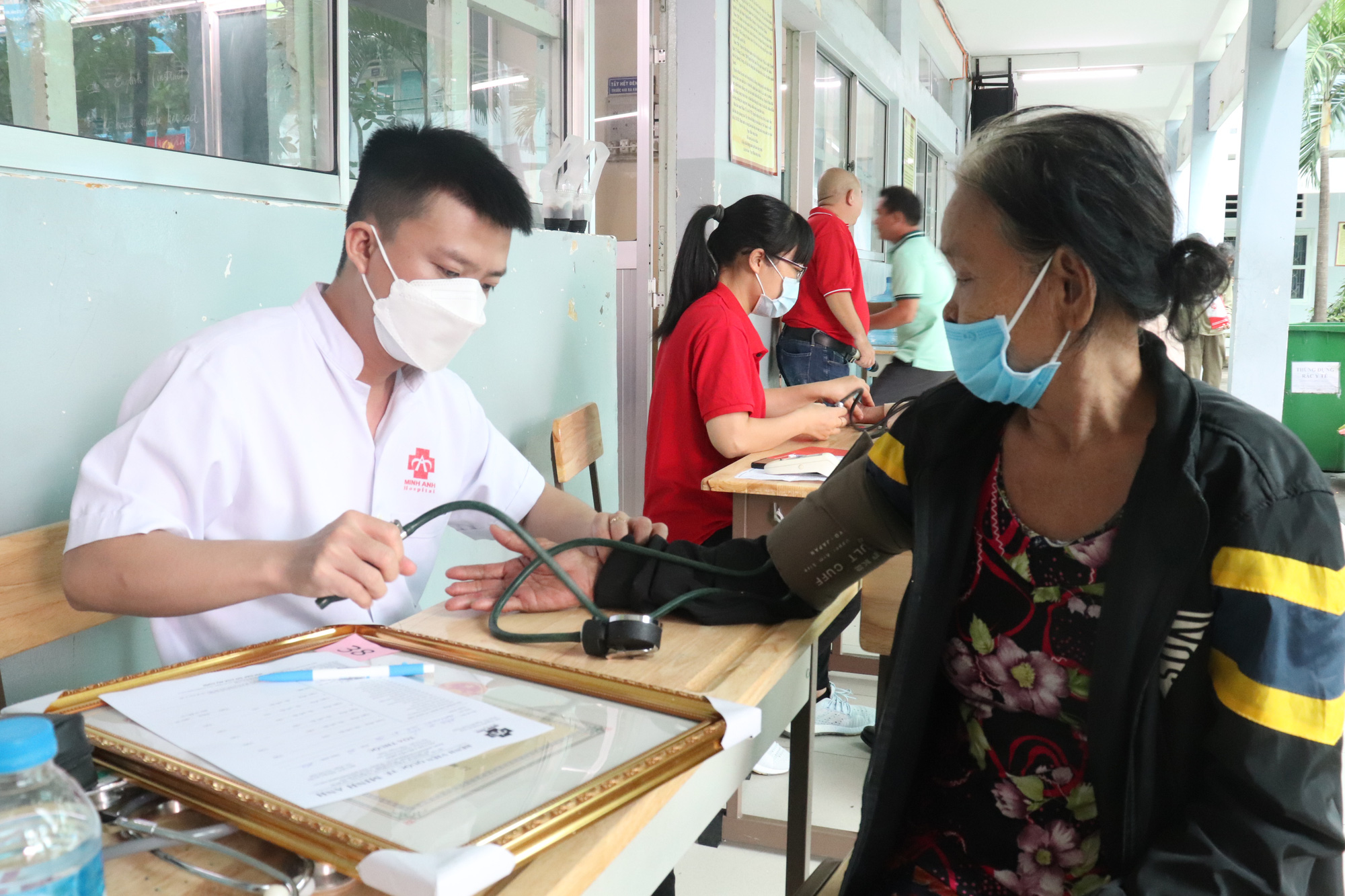 Bác sĩ nói về cảm giác bất lực khi bệnh nhân đến muộn, không thể làm gì hơn - Ảnh 1.