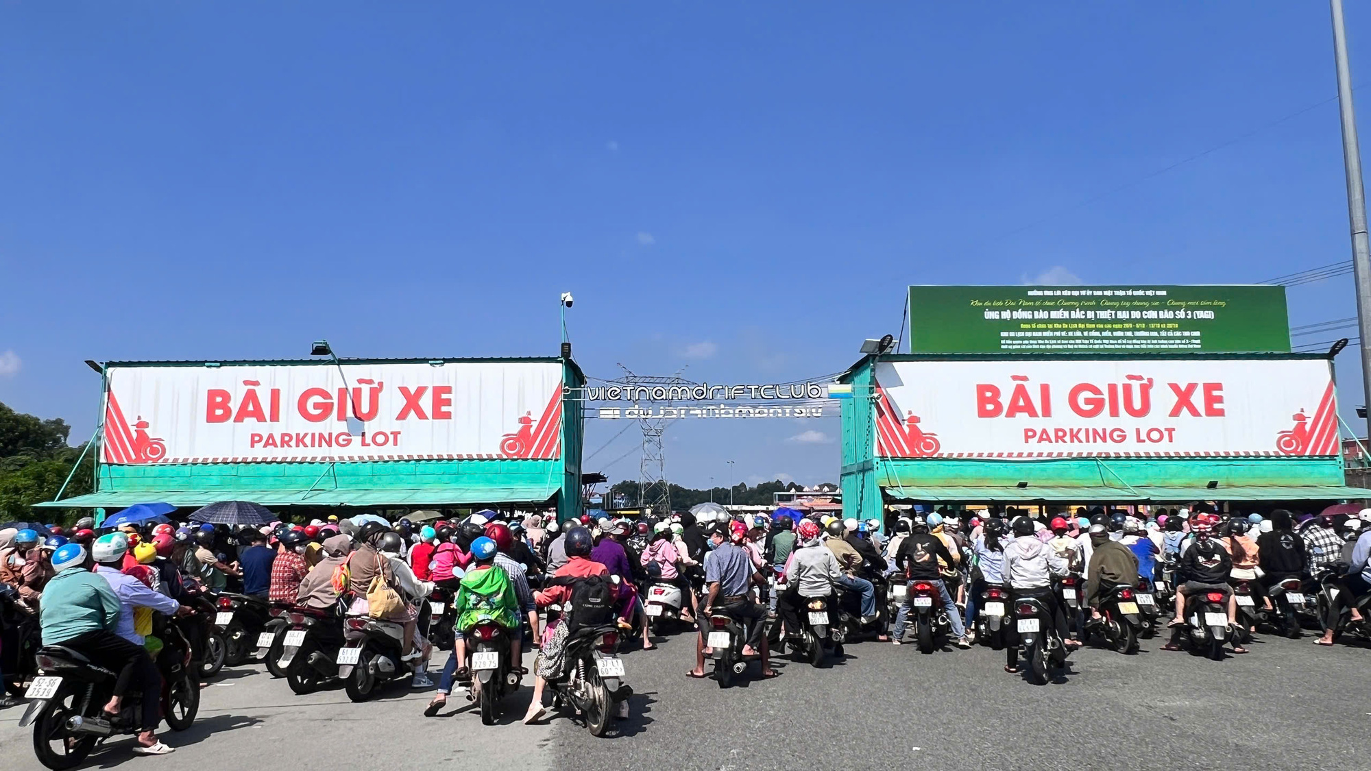 Bà Nguyễn Phương Hằng miễn phí vé vào Đại Nam, cảnh sát có mặt điều tiết giao thông - Ảnh 5.