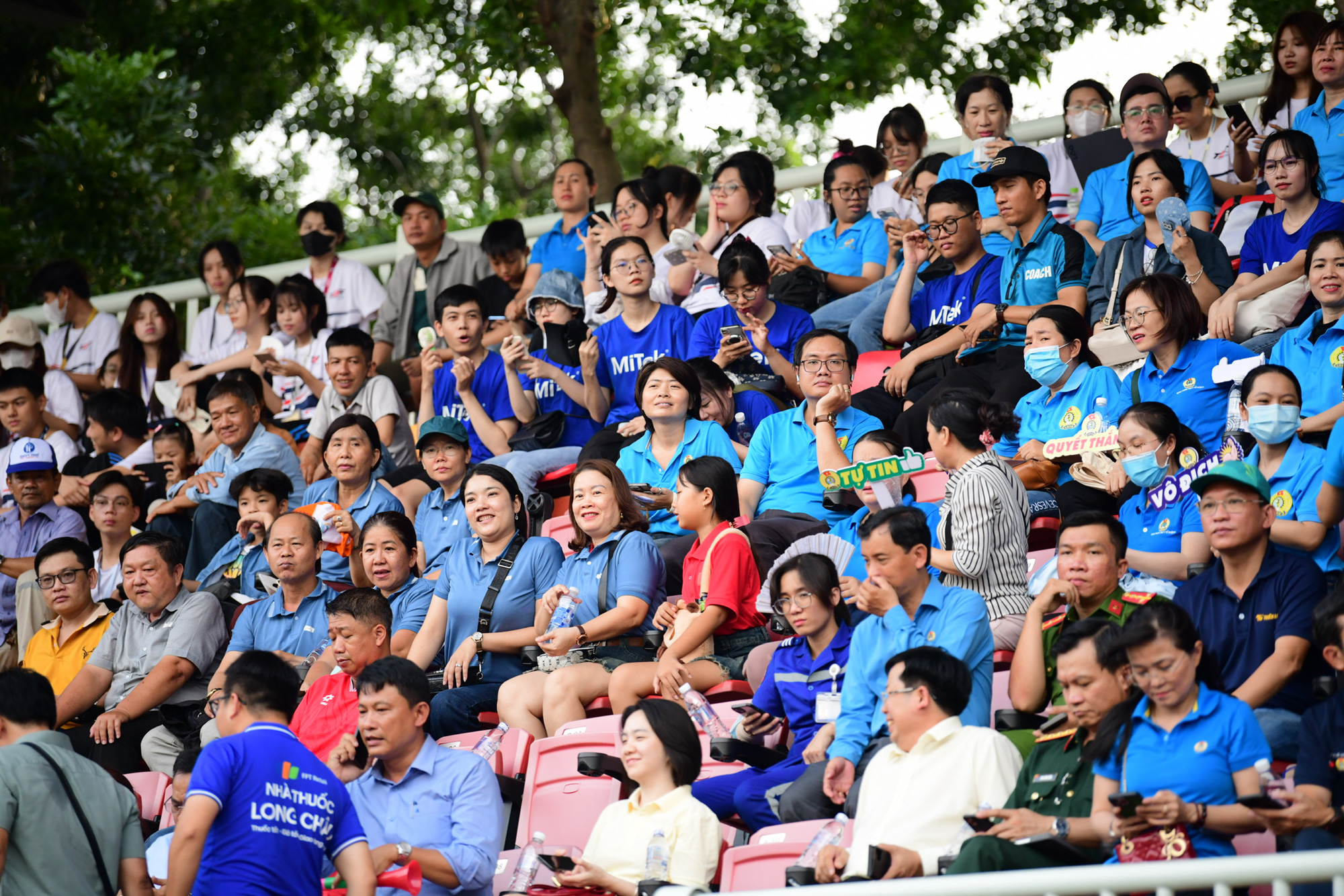 giải bóng đá công nhân - Ảnh 2.