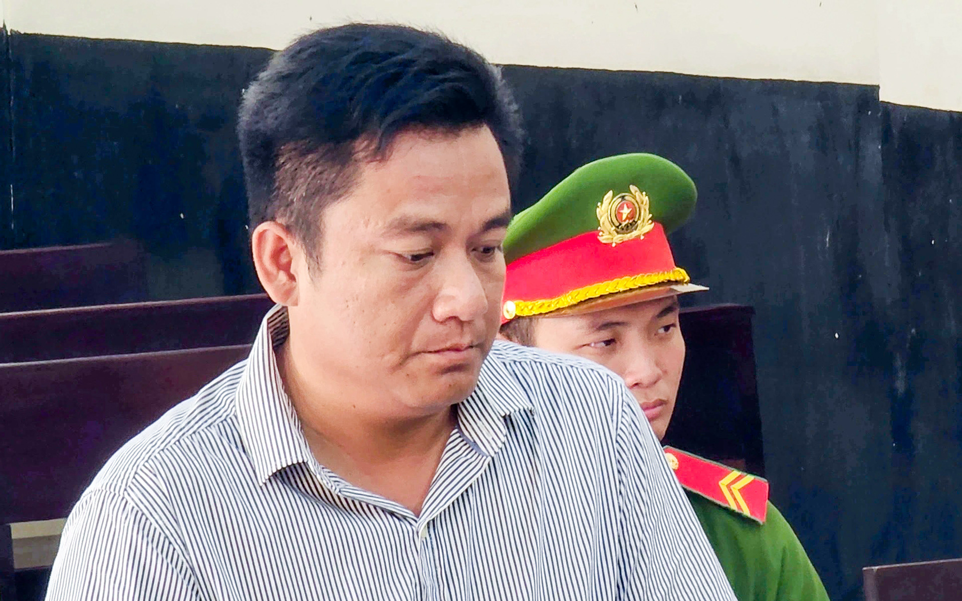 Cựu đại úy công an lãnh hơn 4 năm tù về tội nhận hối lộ - Ảnh 1. Cựu phó trưởng công an xã nhận hối lộ hơn 10 triệu đồng, lãnh hơn 4 năm tù - Ảnh 1.
