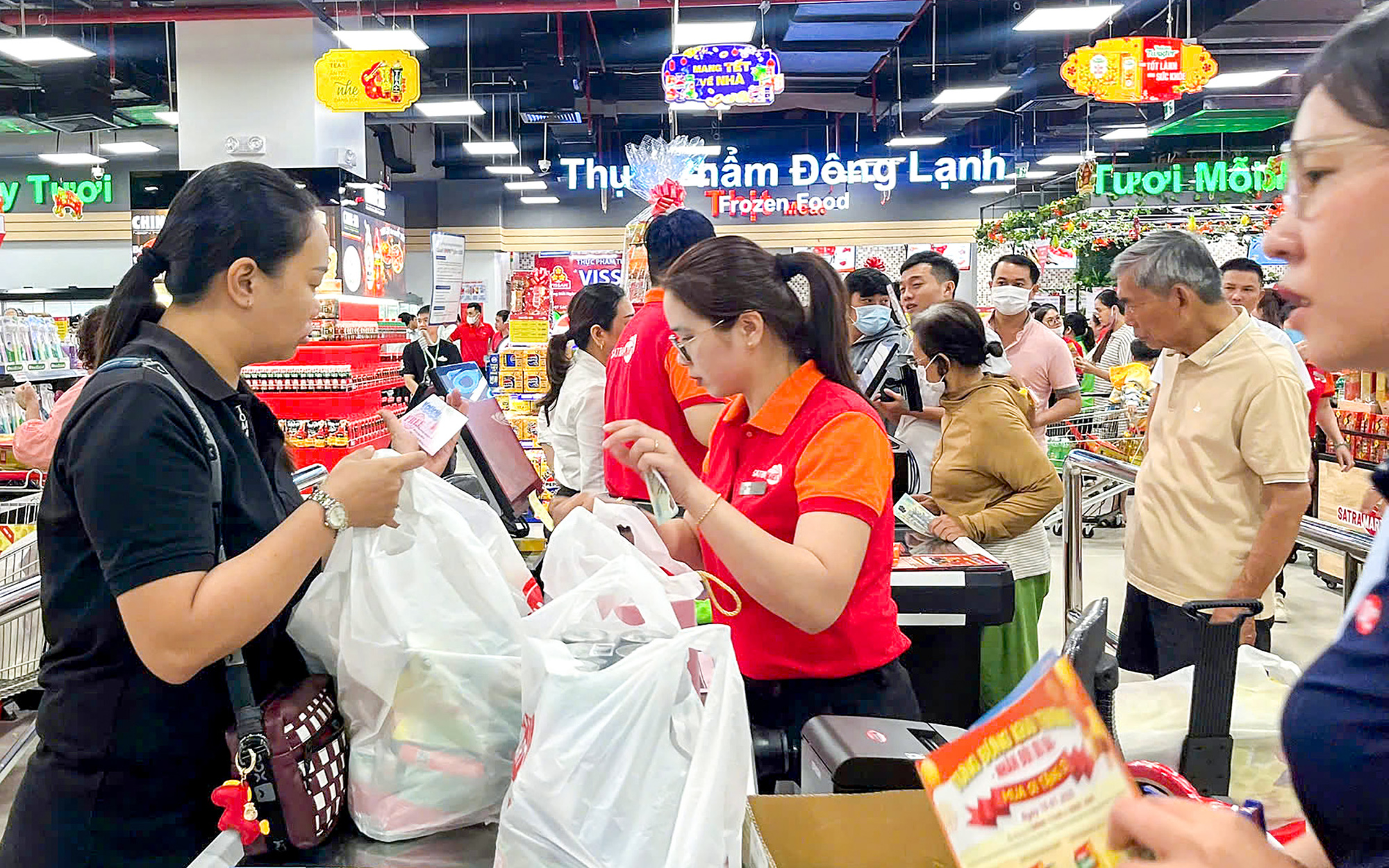 Thêm điểm mua sắm Tết cho người dân TP.HCM - Ảnh 1. Thêm điểm mua sắm Tết cho người dân TP.HCM - Ảnh 1.