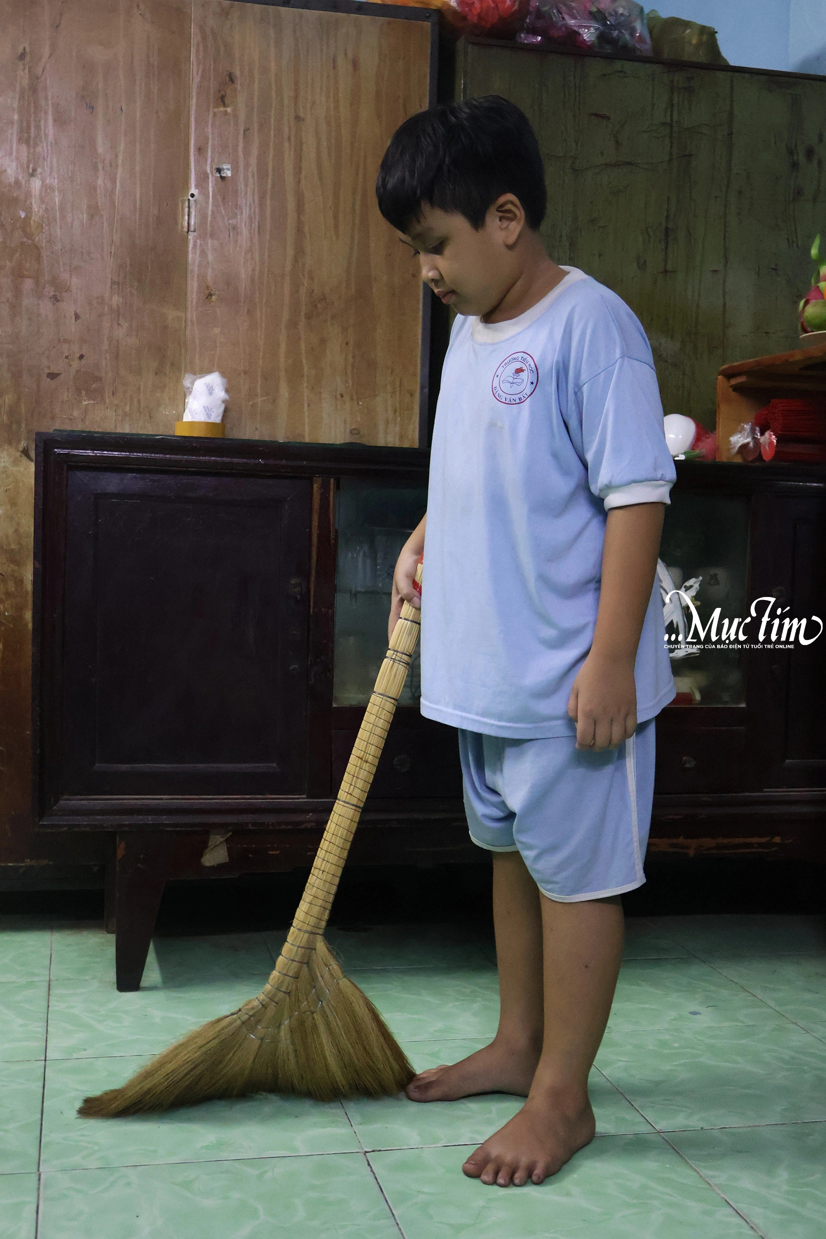 Cậu bạn lớp 5 phụ mẹ bán cây kiểng có trái tim nhân hậu- Ảnh 2.