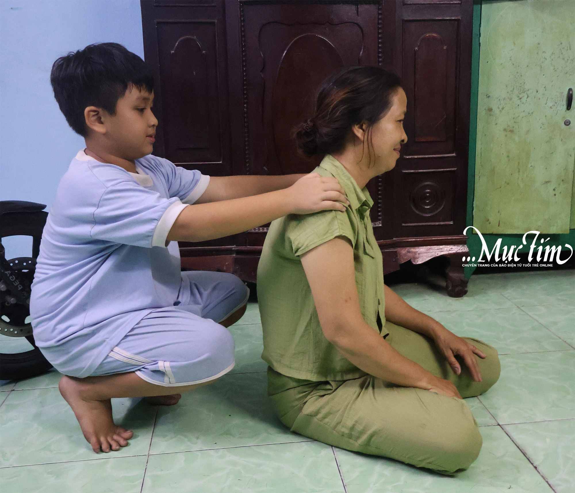 Cậu bạn lớp 5 phụ mẹ bán cây kiểng có trái tim nhân hậu- Ảnh 4.