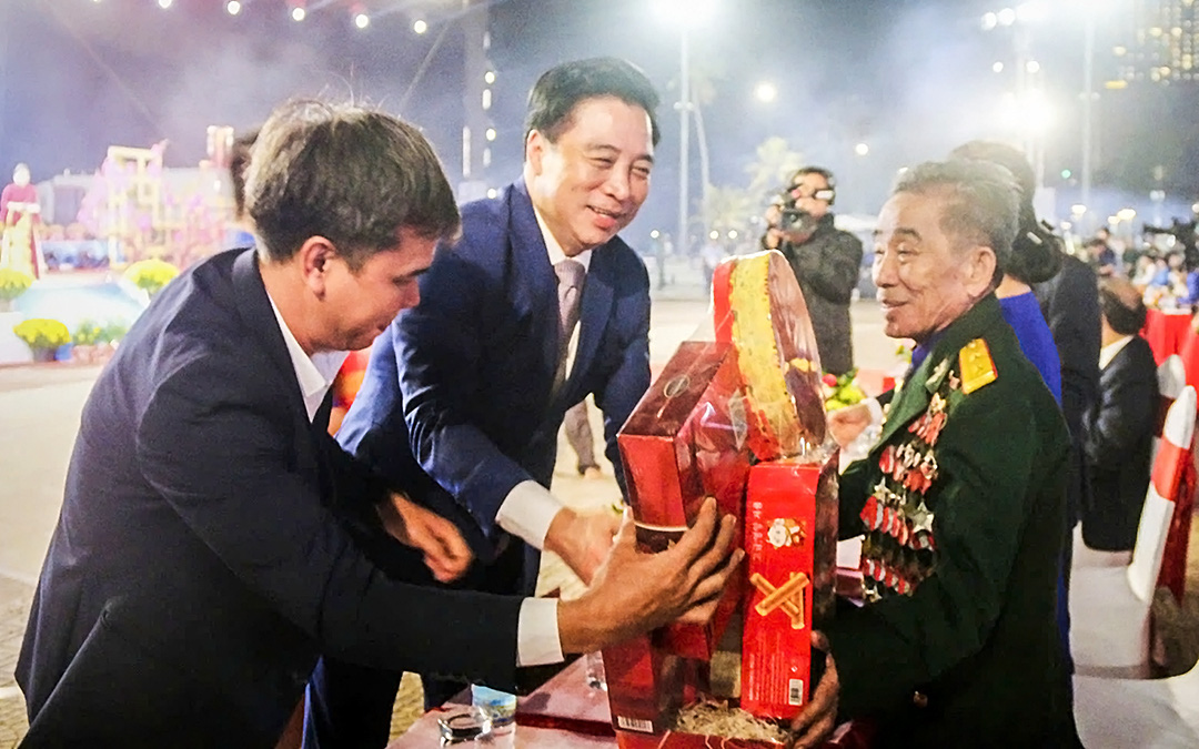 Khánh Hòa chúc Tết trực tuyến cán bộ, chiến sĩ, nhân dân Trường Sa - Ảnh 2. Khánh Hòa chúc Tết trực tuyến cán bộ, chiến sĩ, nhân dân Trường Sa - Ảnh 2.
