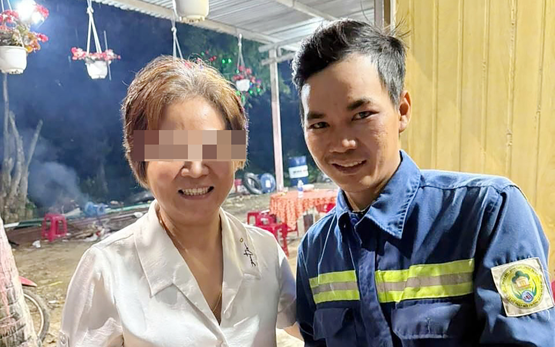 Đêm giao thừa, chạy theo xe chở rác tìm túi nhẫn đính kim cương 1 tỉ đồng - Ảnh 1. Đêm giao thừa, chạy theo xe chở rác tìm túi nhẫn đính kim cương 1 tỉ đồng - Ảnh 1.