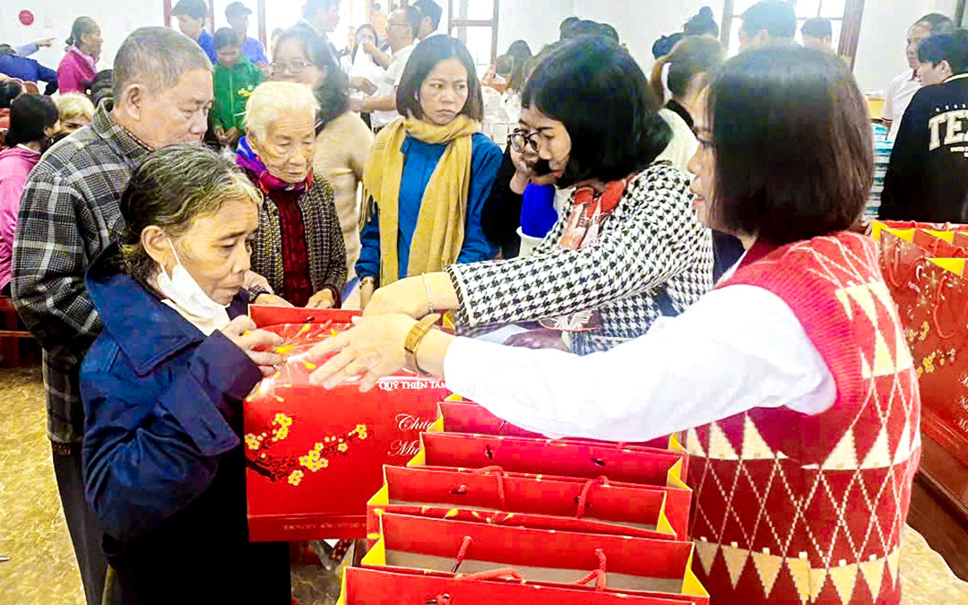 Tết yêu thương đến với người dân Quảng Nam - Ảnh 1. Tết yêu thương đến với người dân Quảng Nam - Ảnh 1.