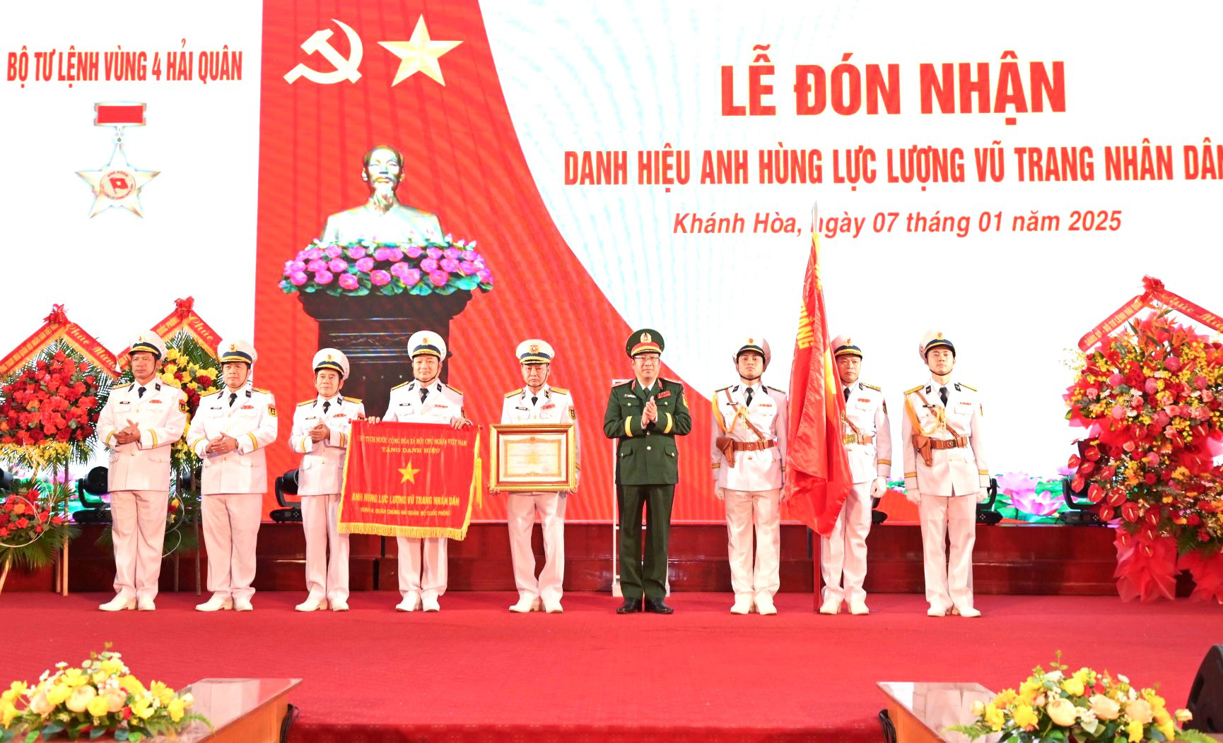Vùng 4 Hải quân nhận danh hiệu Anh hùng Lực lượng vũ trang nhân dân - Ảnh 1. Vùng 4 Hải quân nhận danh hiệu Anh hùng Lực lượng vũ trang nhân dân - Ảnh 1.
