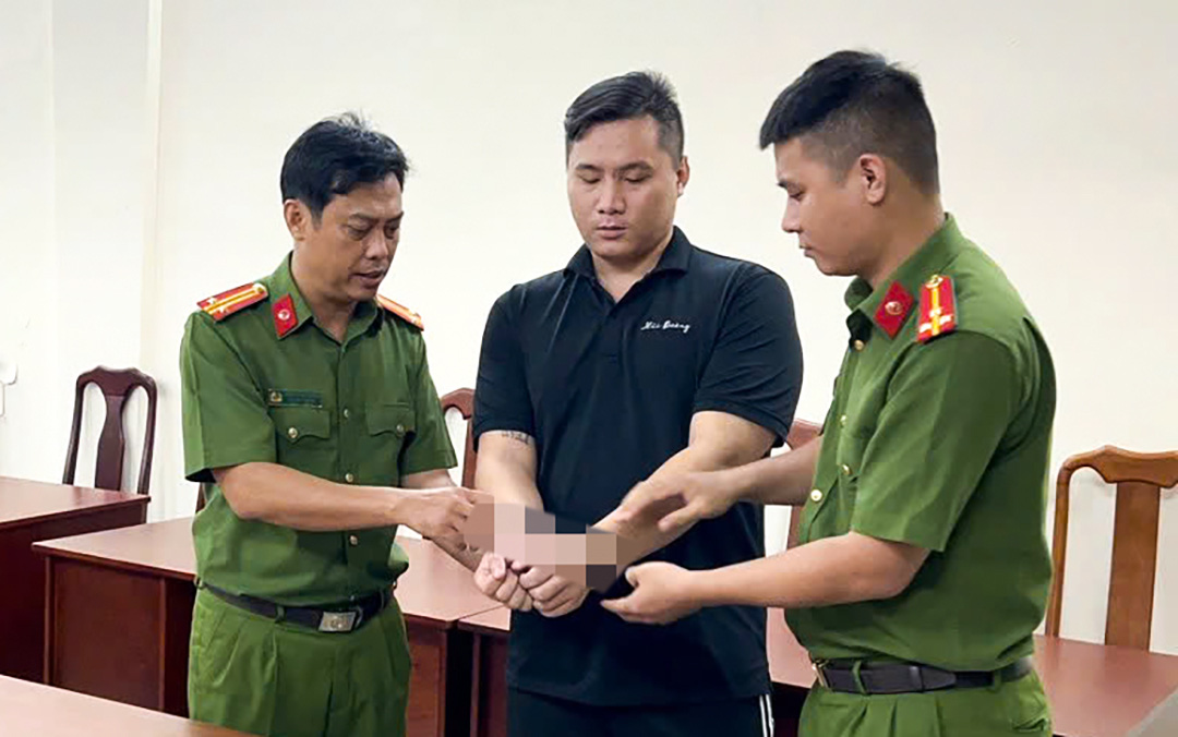 Công an TP.HCM triệt phá đường dây bán người cho 'trung tâm lừa đảo trực tuyến' ở Campuchia - Ảnh 2. Công an TP.HCM triệt phá đường dây bán người cho 'trung tâm lừa đảo trực tuyến' ở Campuchia - Ảnh 2.