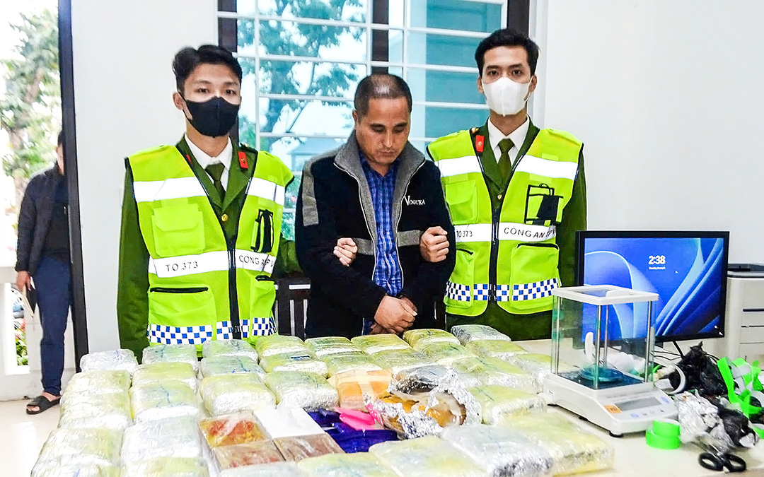 Công an thông tin vụ bắt chủ tịch xã cùng 35kg ma túy, 4 bánh heroin - Ảnh 1. Công an thông tin vụ bắt chủ tịch xã cùng 35kg ma túy, 4 bánh heroin - Ảnh 1.