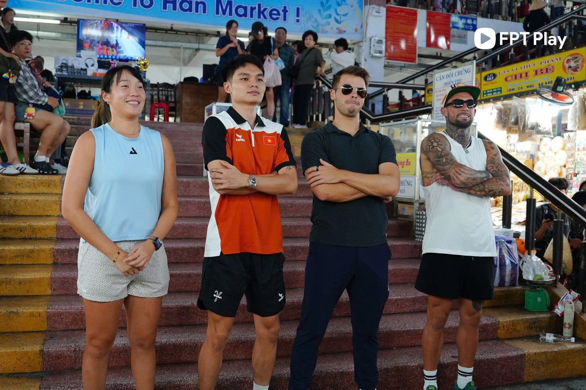 Ben Johns cùng dàn sao pickleball thế giới ký tên tặng fan, dạo chợ Hàn Đà Nẵng - Ảnh 3.