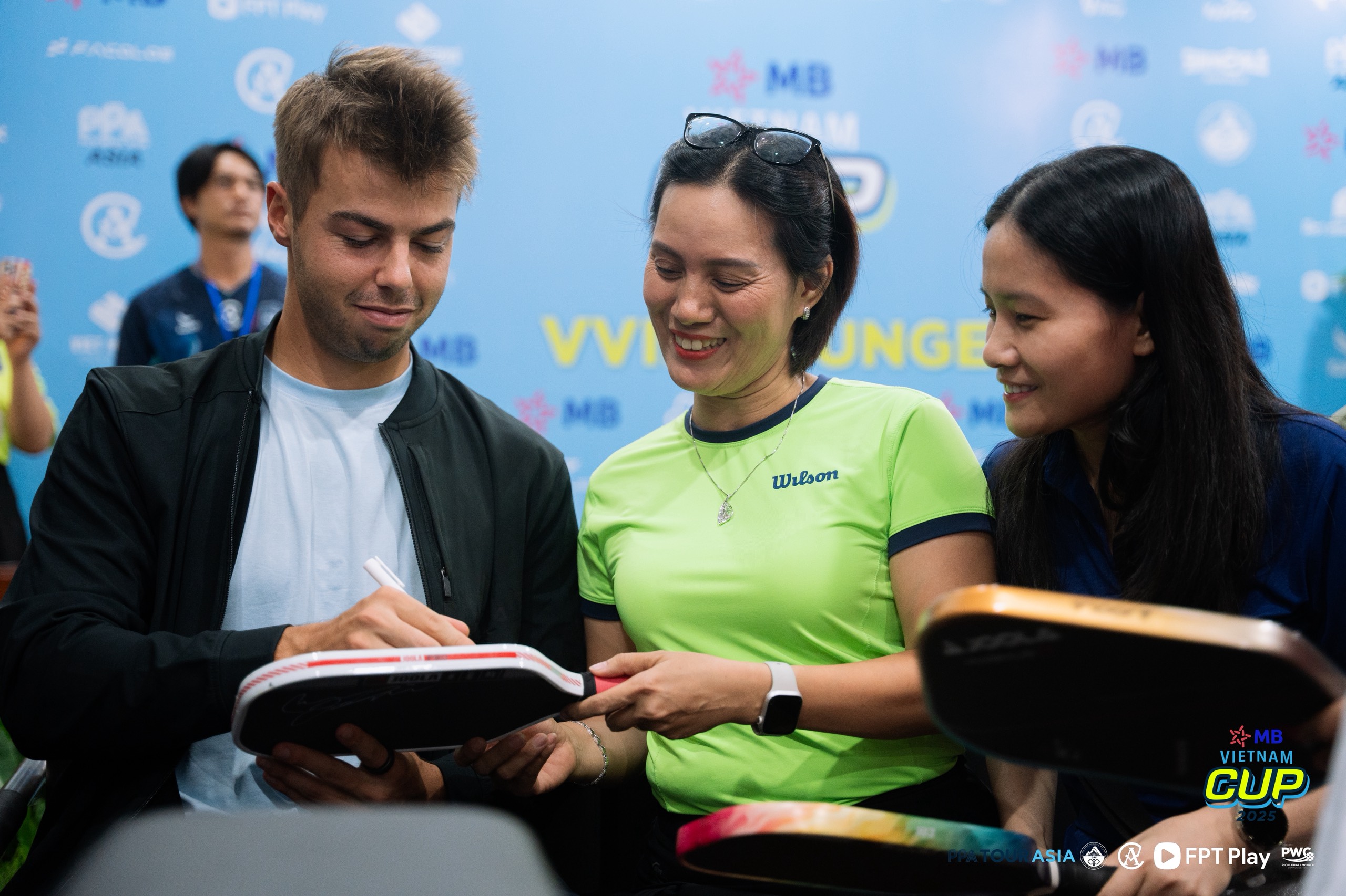 Ben Johns cùng dàn sao pickleball thế giới ký tên tặng fan, dạo chợ Hàn Đà Nẵng - Ảnh 5.