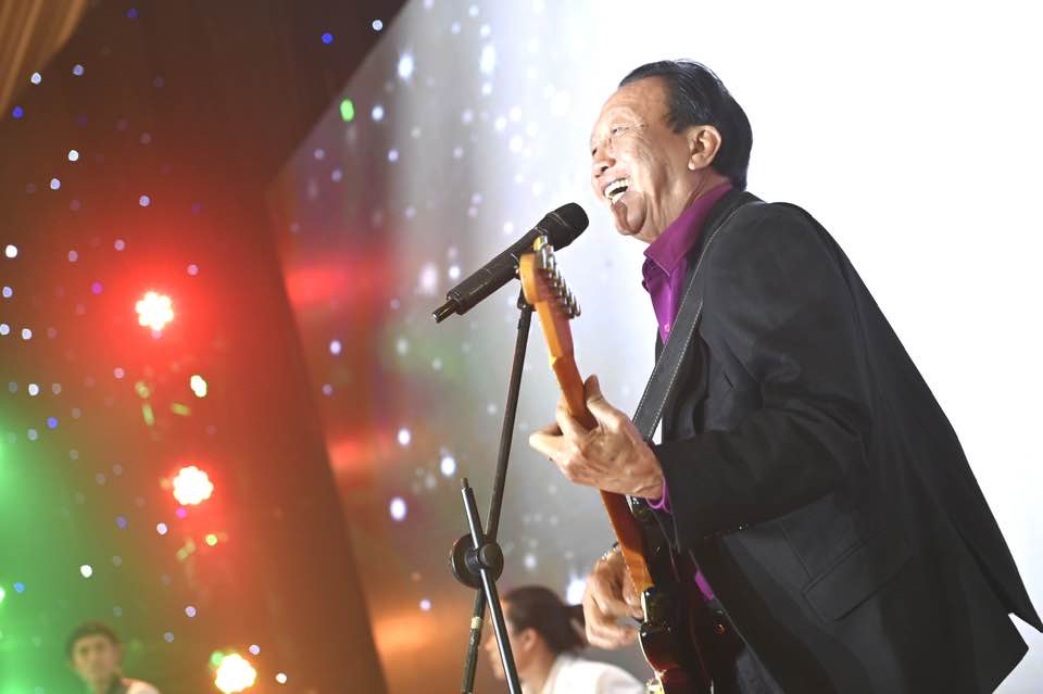 Ta Minh Tam, My Uyen, Quoc Dai កាន់ទុក្ខតន្ត្រីករដែលមានទេពកោសល្យ The Hien - រូបថត ៩. Tiếc thương nhạc sĩ Thế Hiển: Nhánh lan rừng sẽ luôn nở thật lung linh anh ơi! - Ảnh 9.