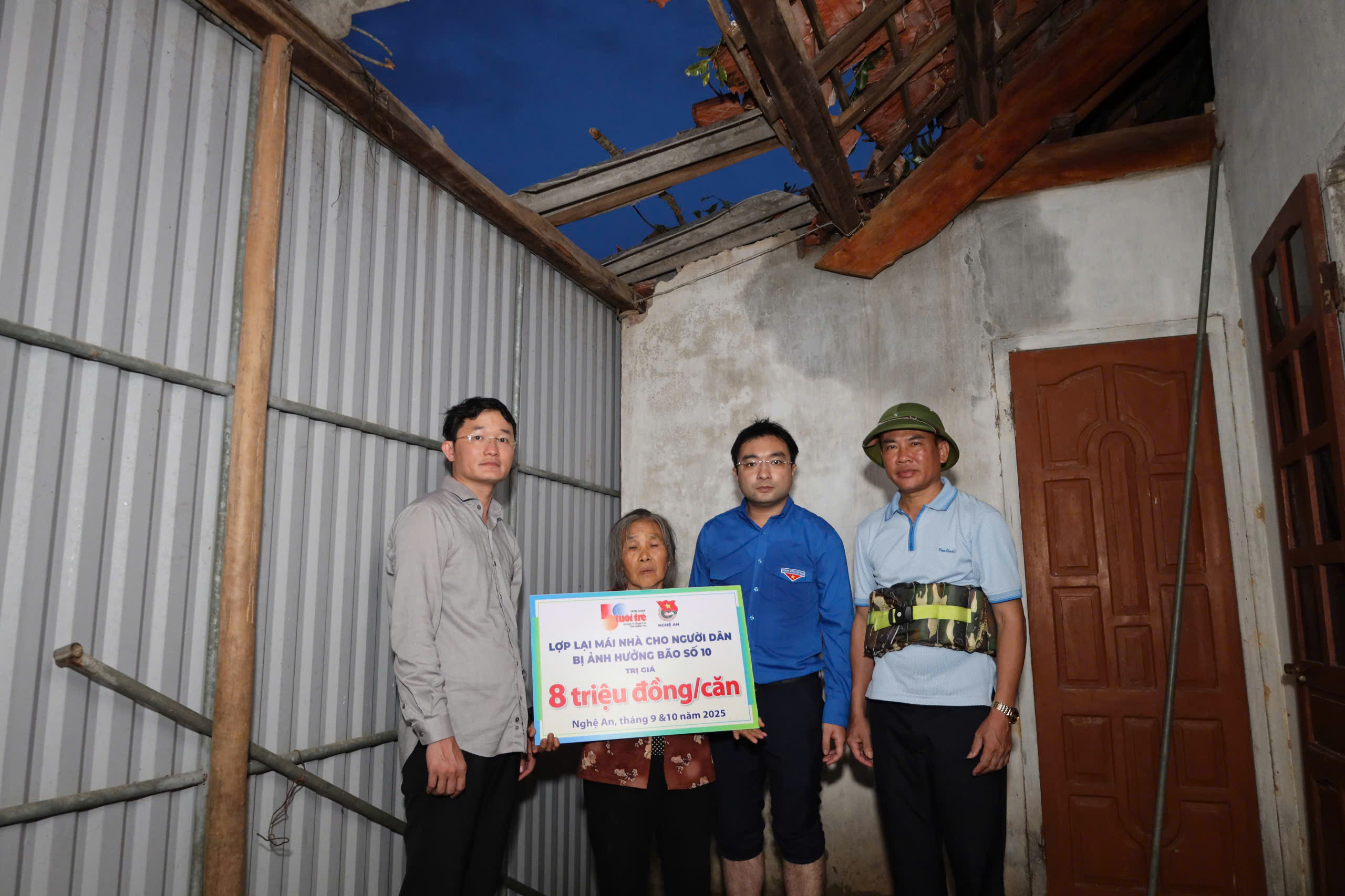 Yêu cầu chuyển 500 tỉ Vingroup và các nhà hảo tâm hỗ trợ trực tiếp đến tay người dân vùng lũ - Ảnh 1.
