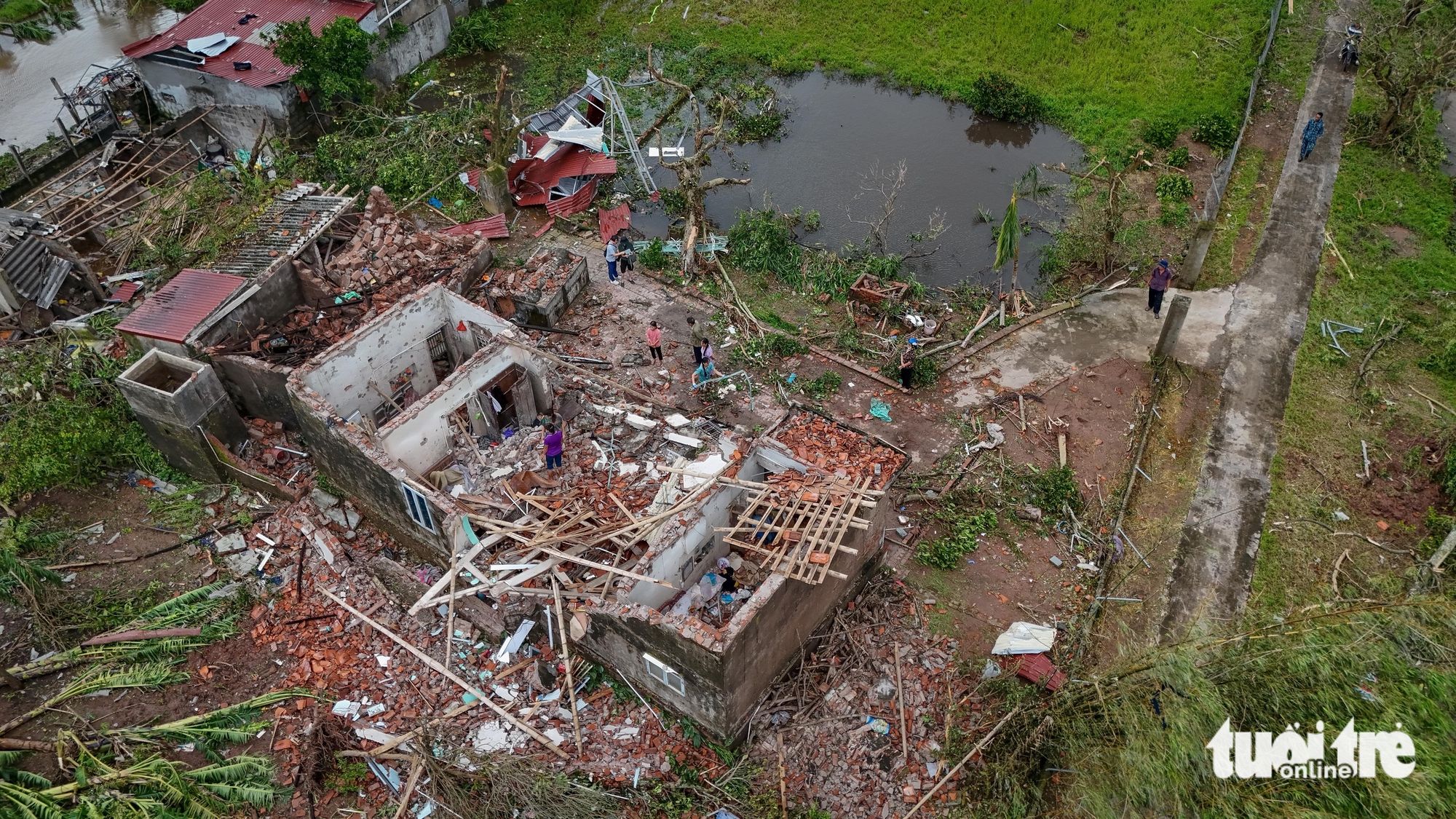 Tình người sau cơn lốc xoáy - Ảnh 3.