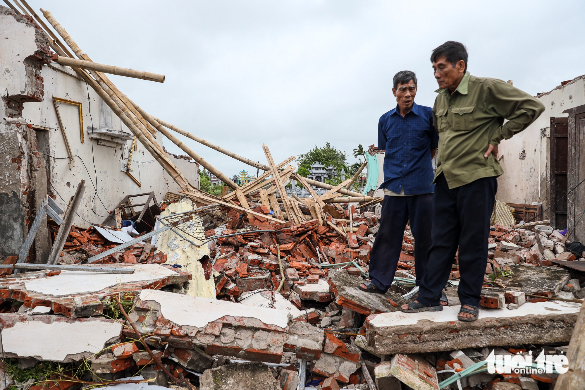 Tình người sau cơn lốc xoáy - Ảnh 5.