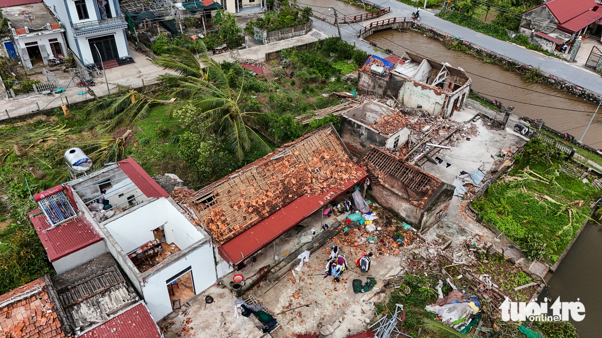 Tình người sau cơn lốc xoáy - Ảnh 8.