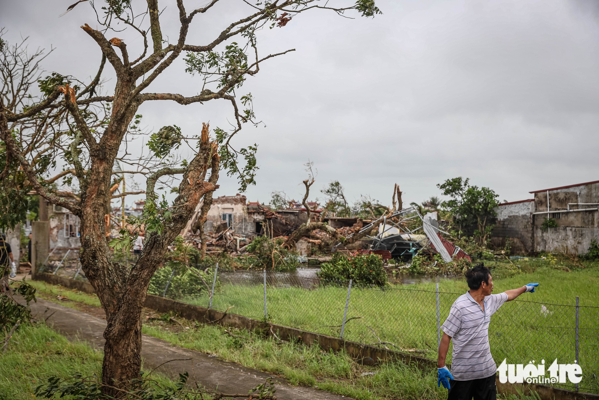Tình người sau cơn lốc xoáy - Ảnh 11.