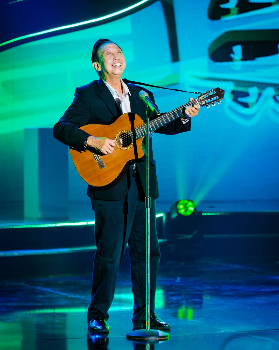 Tạ Minh Tâm, Mỹ Uyên, Quốc Đại tiếc thương nhạc sĩ tài hoa Thế Hiển - Ảnh 3. Tiếc thương nhạc sĩ Thế Hiển: Nhánh lan rừng sẽ luôn nở thật lung linh anh ơi! - Ảnh 3.