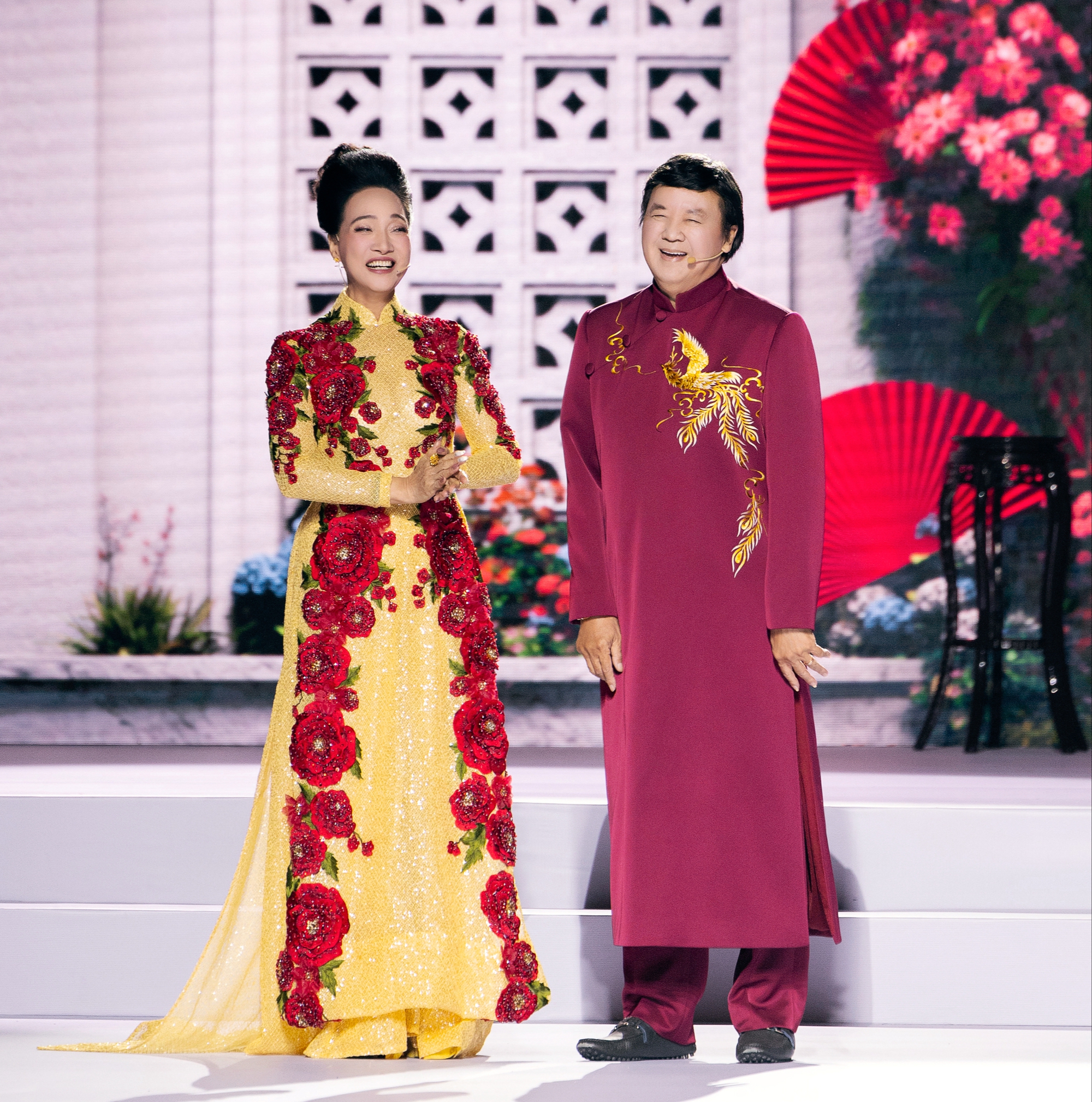 O Hong និង Binh នៃ Red Rain ក្លាយជាគូស្នេហ៍ ទស្សនិកជនសប្បាយចិត្ត - រូបថត ៣. Ngoại truyện 'Mưa đỏ': O Hồng thực ra đã nên duyên với Bình? - Ảnh 3.