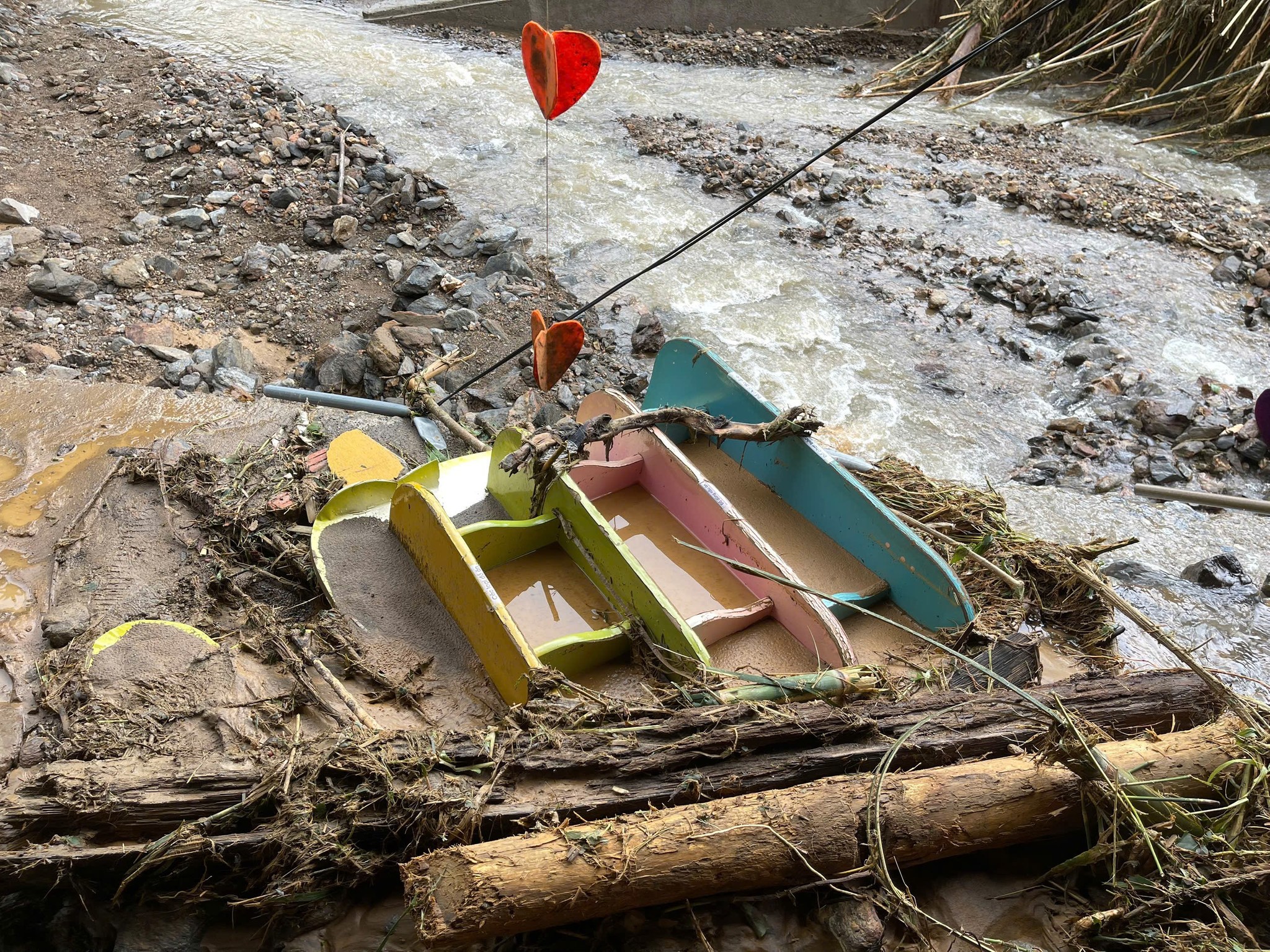 Hình ảnh điểm trường Khe Lóng 2 bị tàn phá sau trận lũ quét - Ảnh 7.